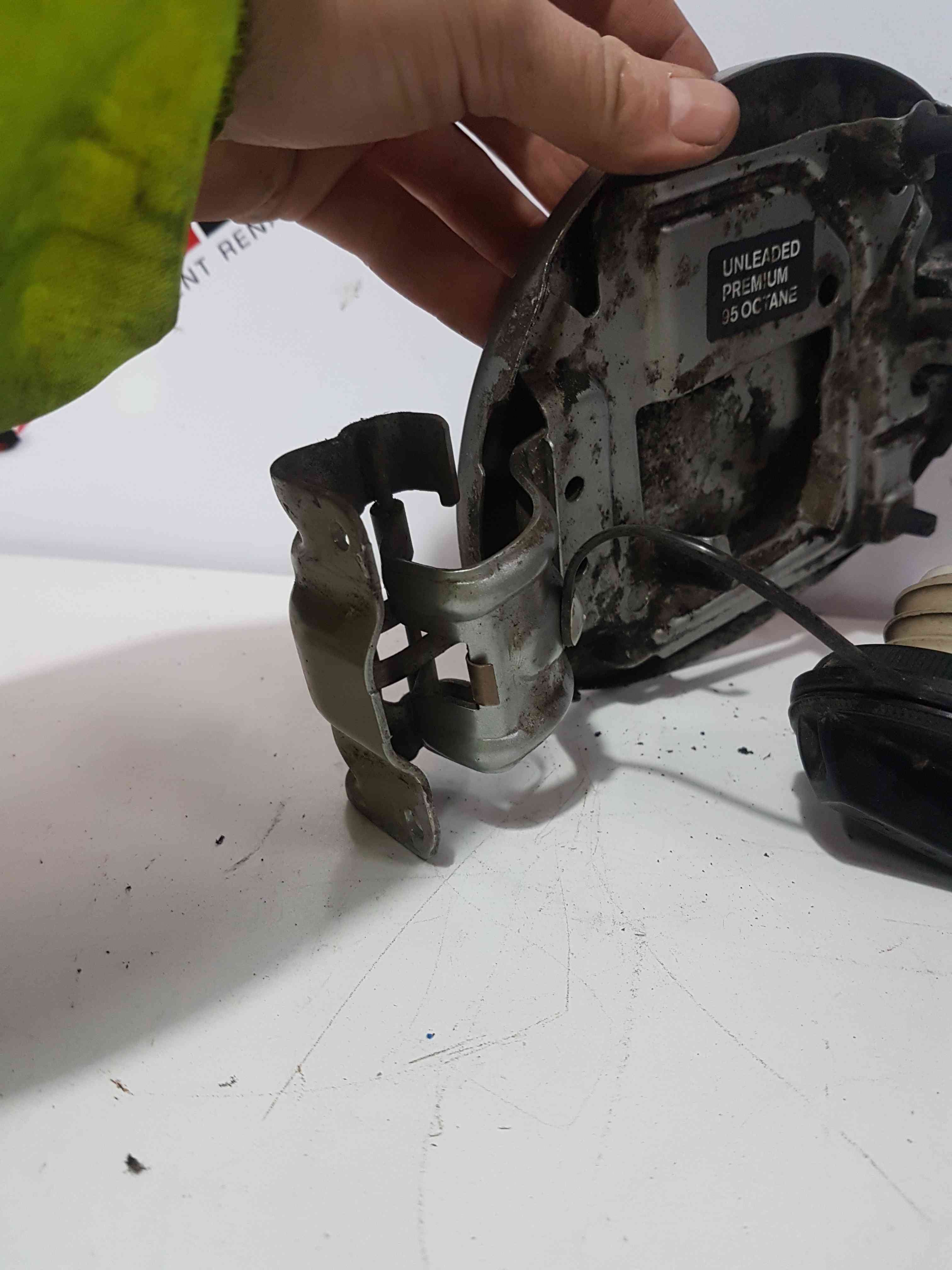 Thumb 3 Nissan Note E11 2005-2012 Fuel Flap Cover + CAP Silver KY0g KY0