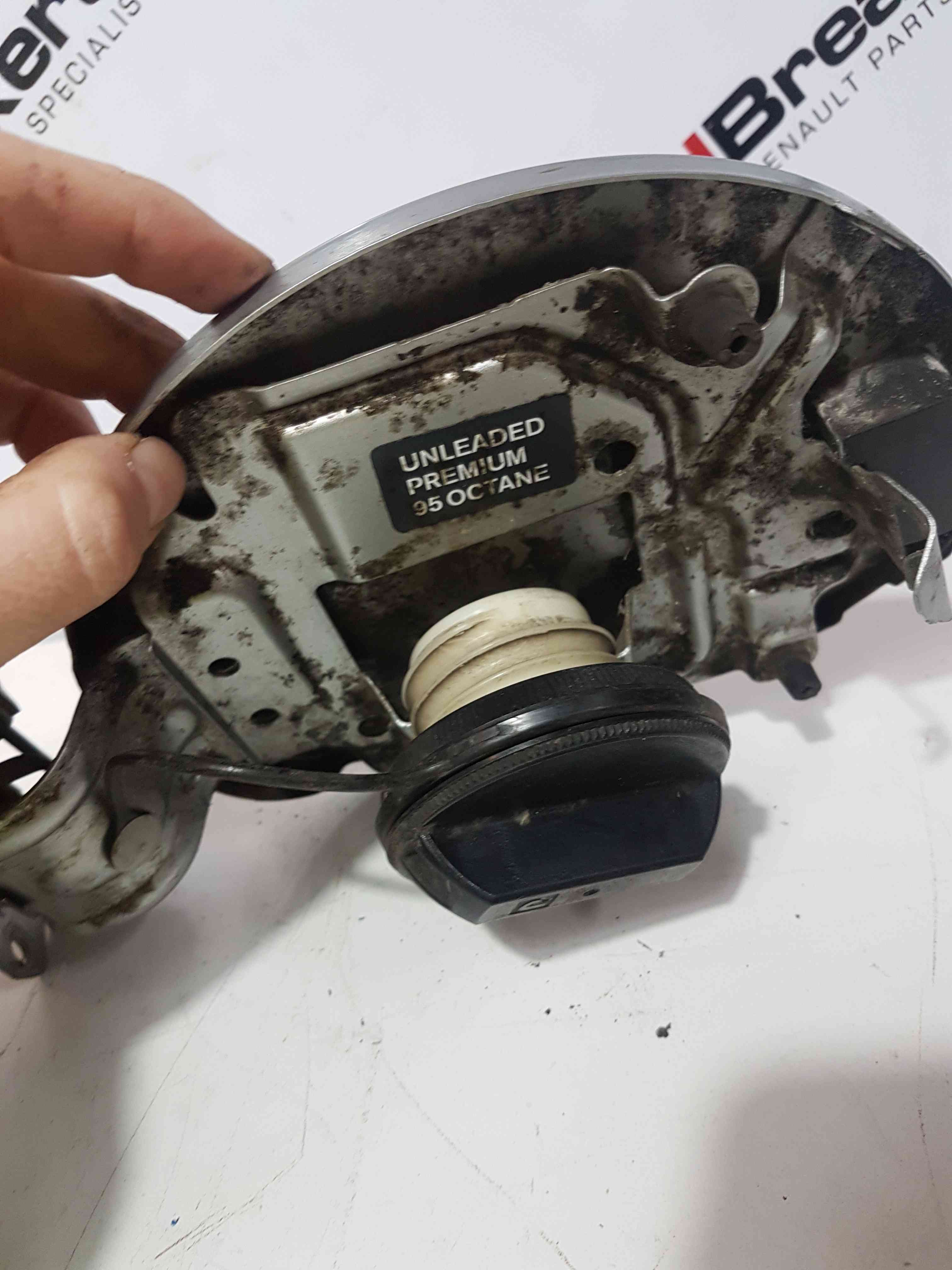 Thumb 4 Nissan Note E11 2005-2012 Fuel Flap Cover + CAP Silver KY0g KY0