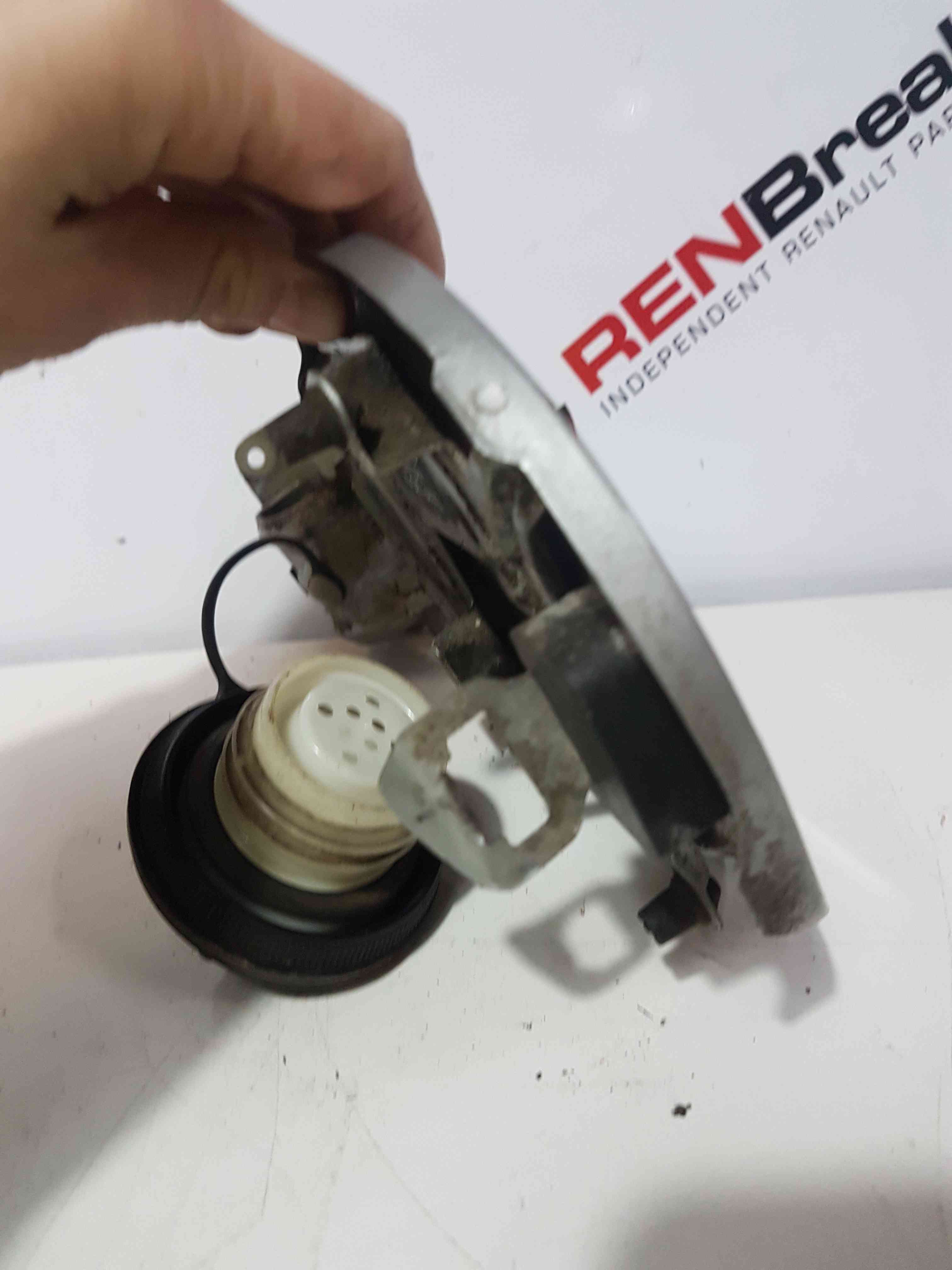 Thumb 5 Nissan Note E11 2005-2012 Fuel Flap Cover + CAP Silver KY0g KY0