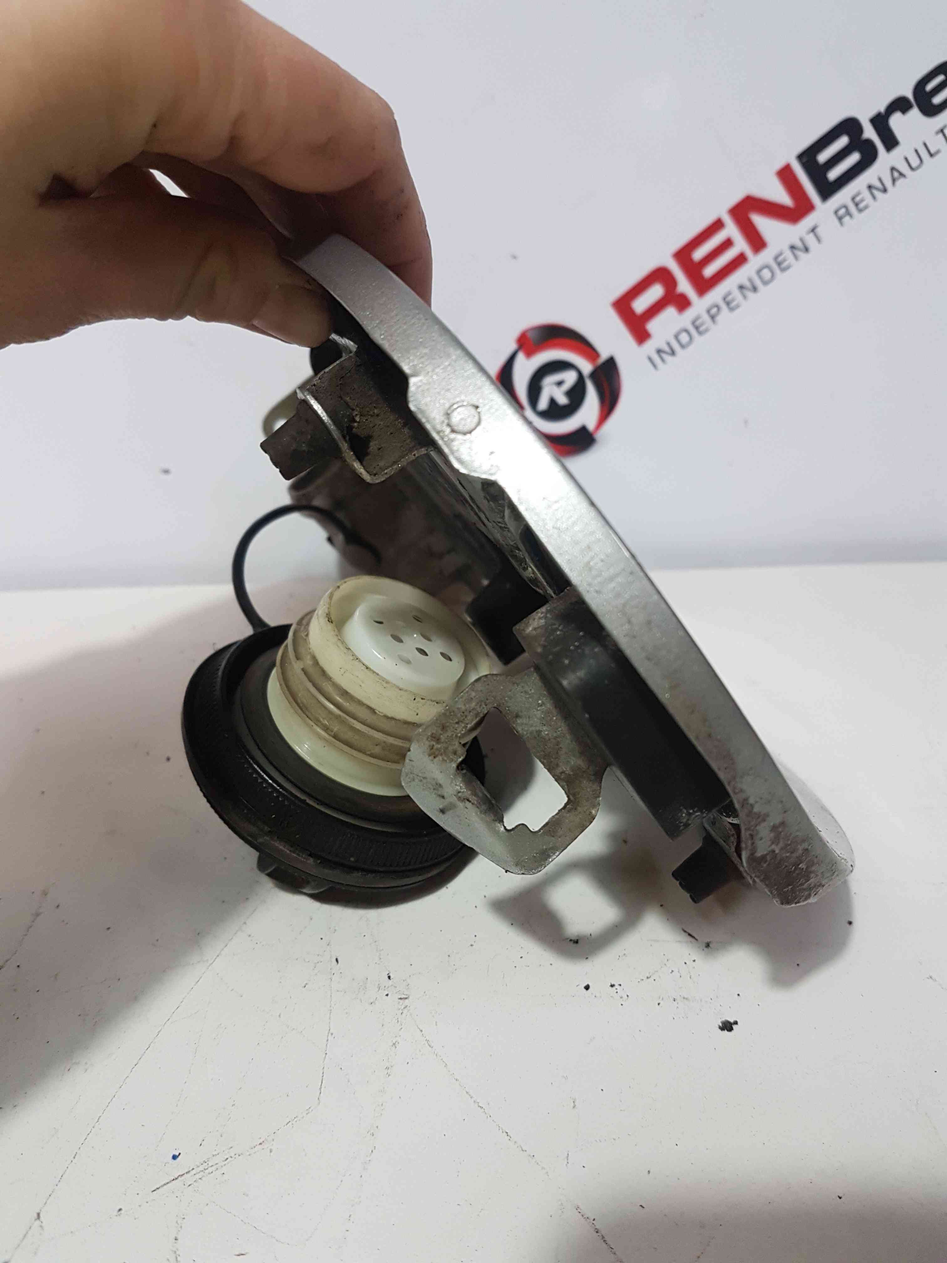 Thumb 6 Nissan Note E11 2005-2012 Fuel Flap Cover + CAP Silver KY0g KY0