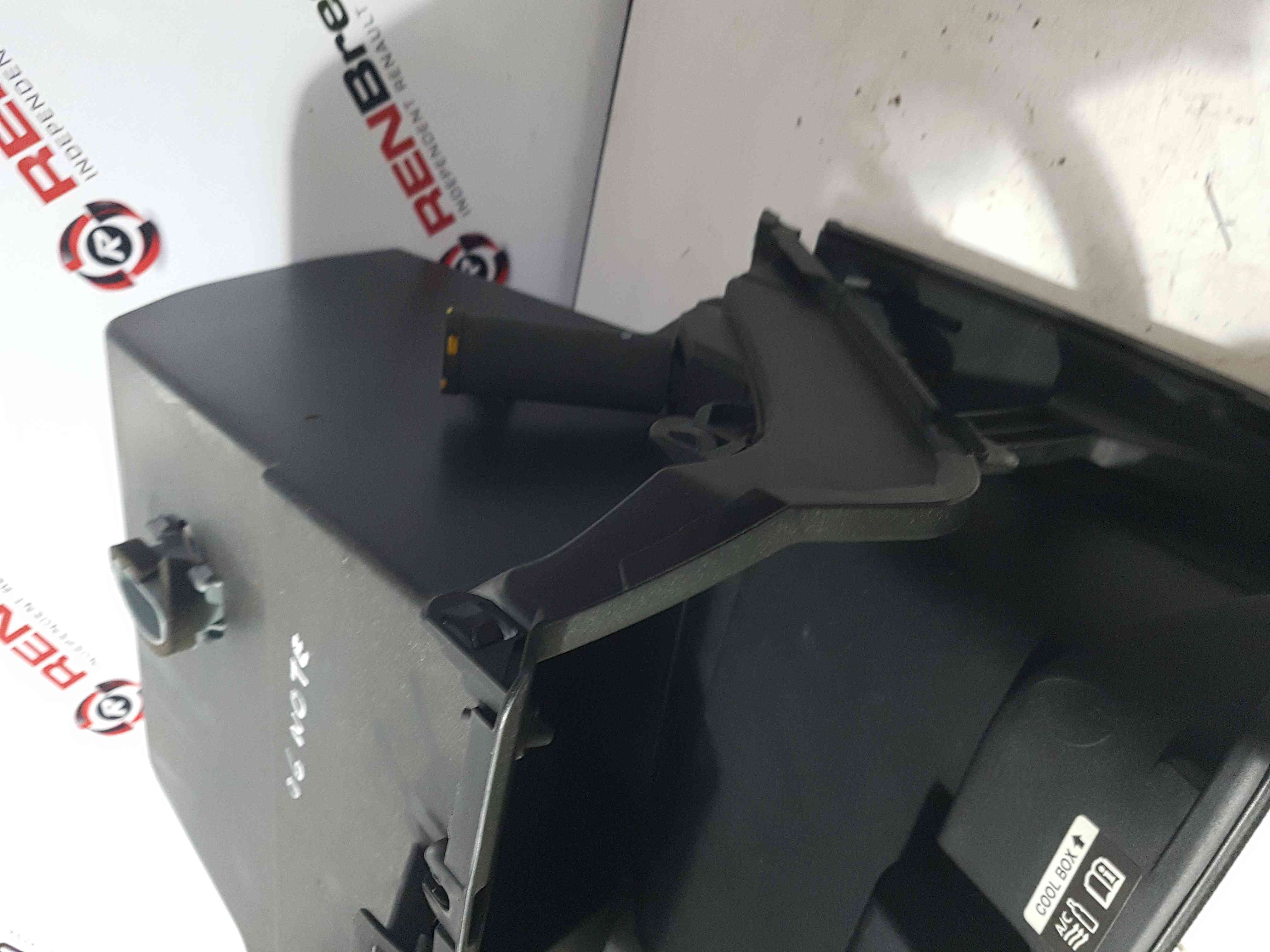 Thumb 9 Nissan Note E11 2005-2012 Glove BOX Compartment Cool BOX 685209U000