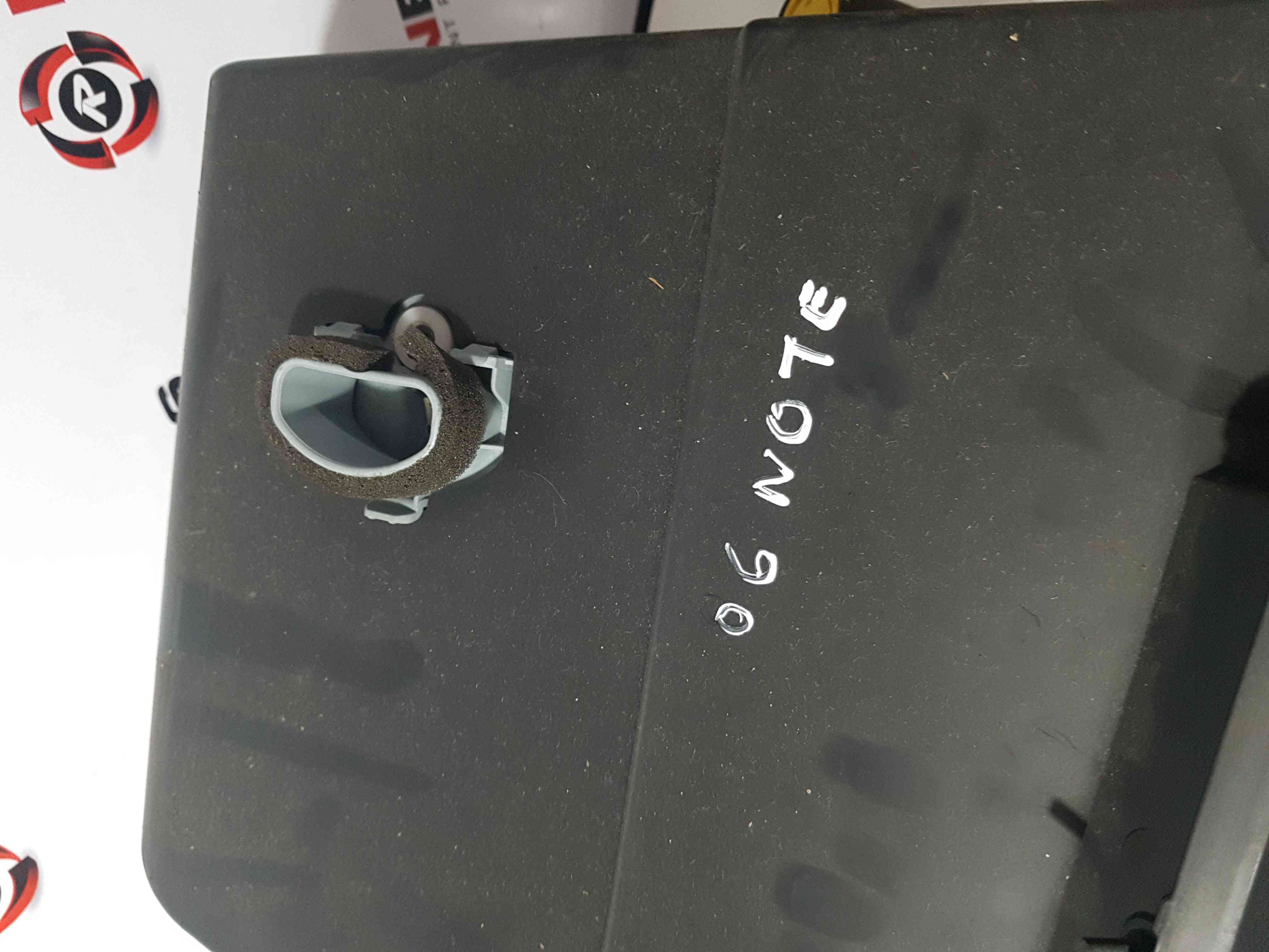 Thumb 10 Nissan Note E11 2005-2012 Glove BOX Compartment Cool BOX 685209U000