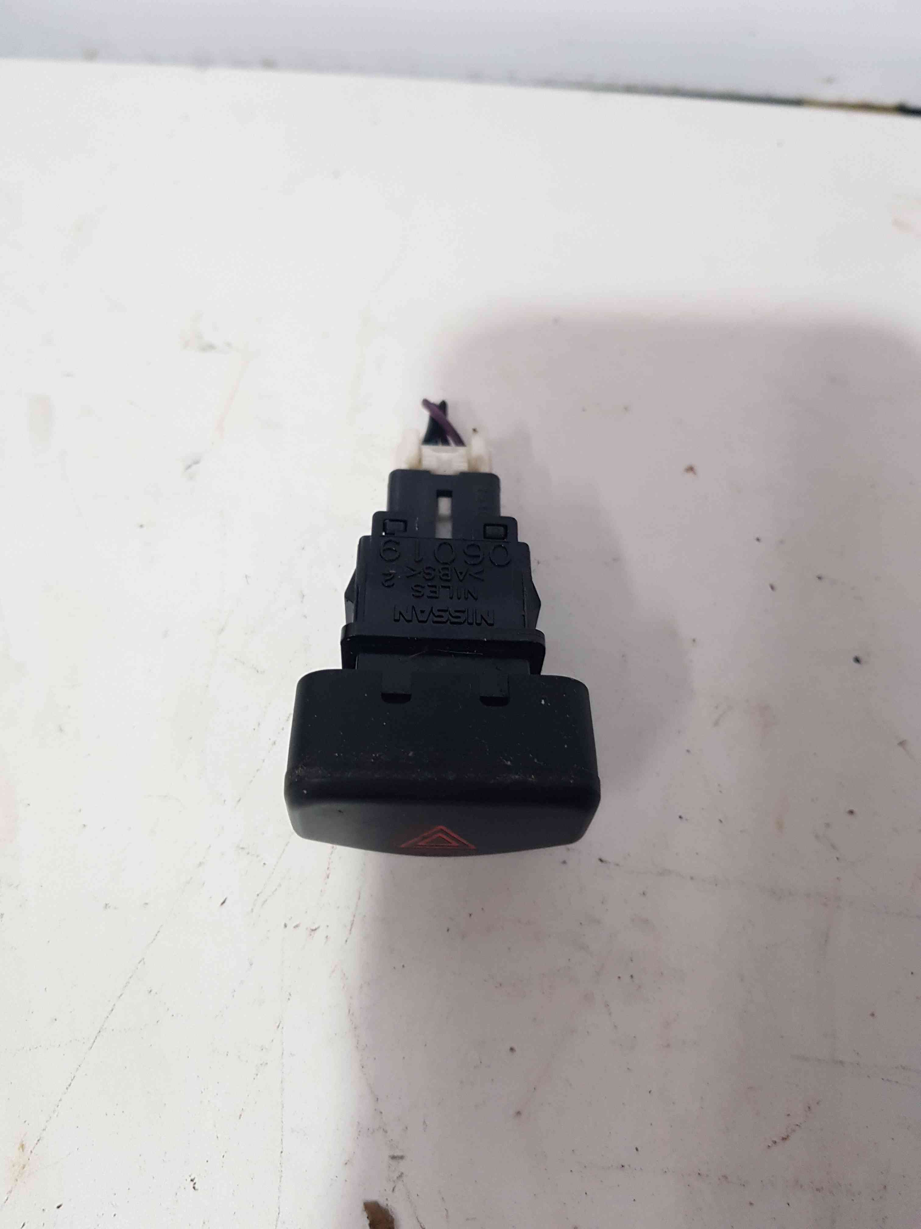 Thumb 2 Nissan Note E11 2005-2012 Hazard Warning Switch
