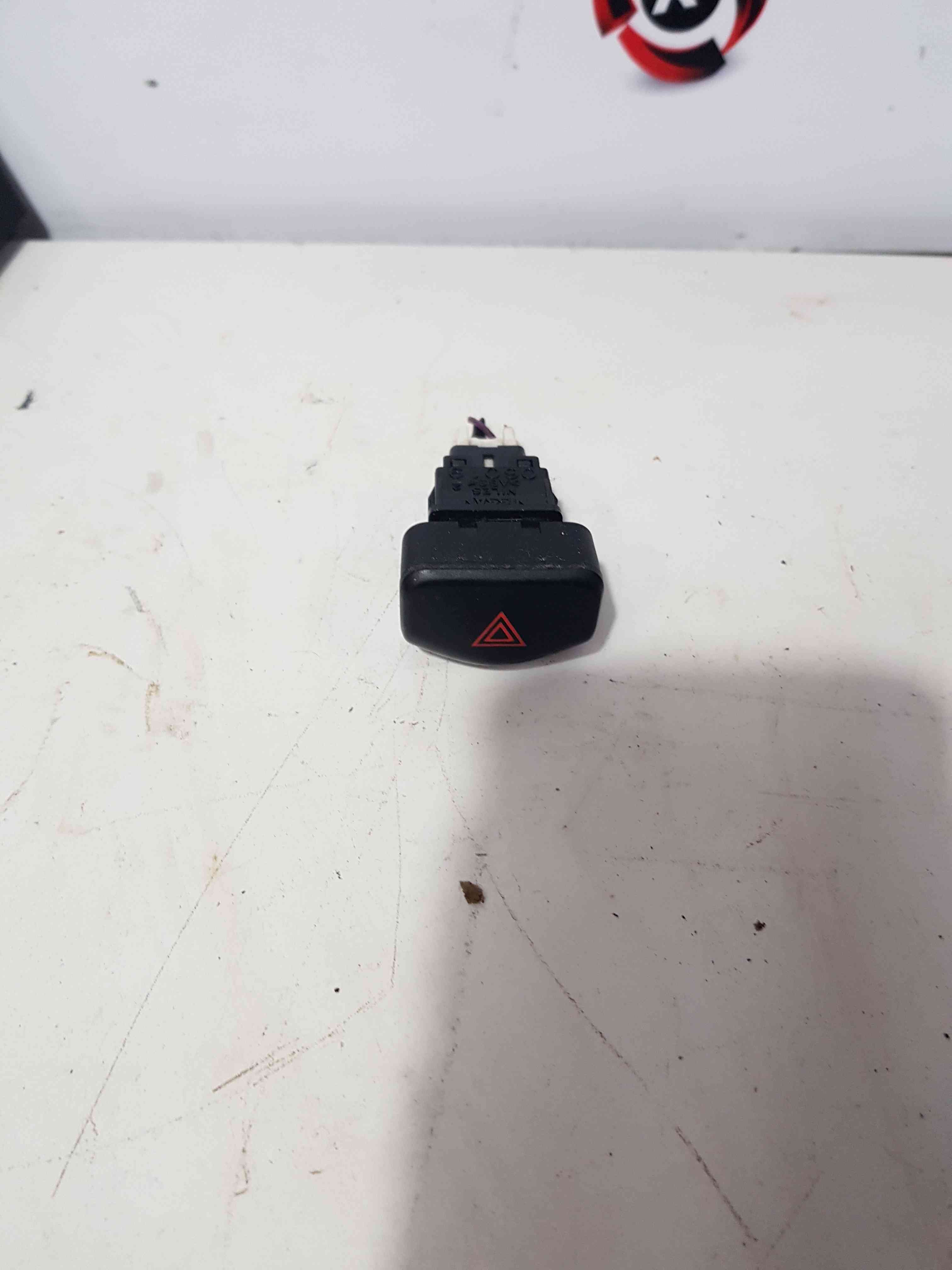 Thumb 3 Nissan Note E11 2005-2012 Hazard Warning Switch