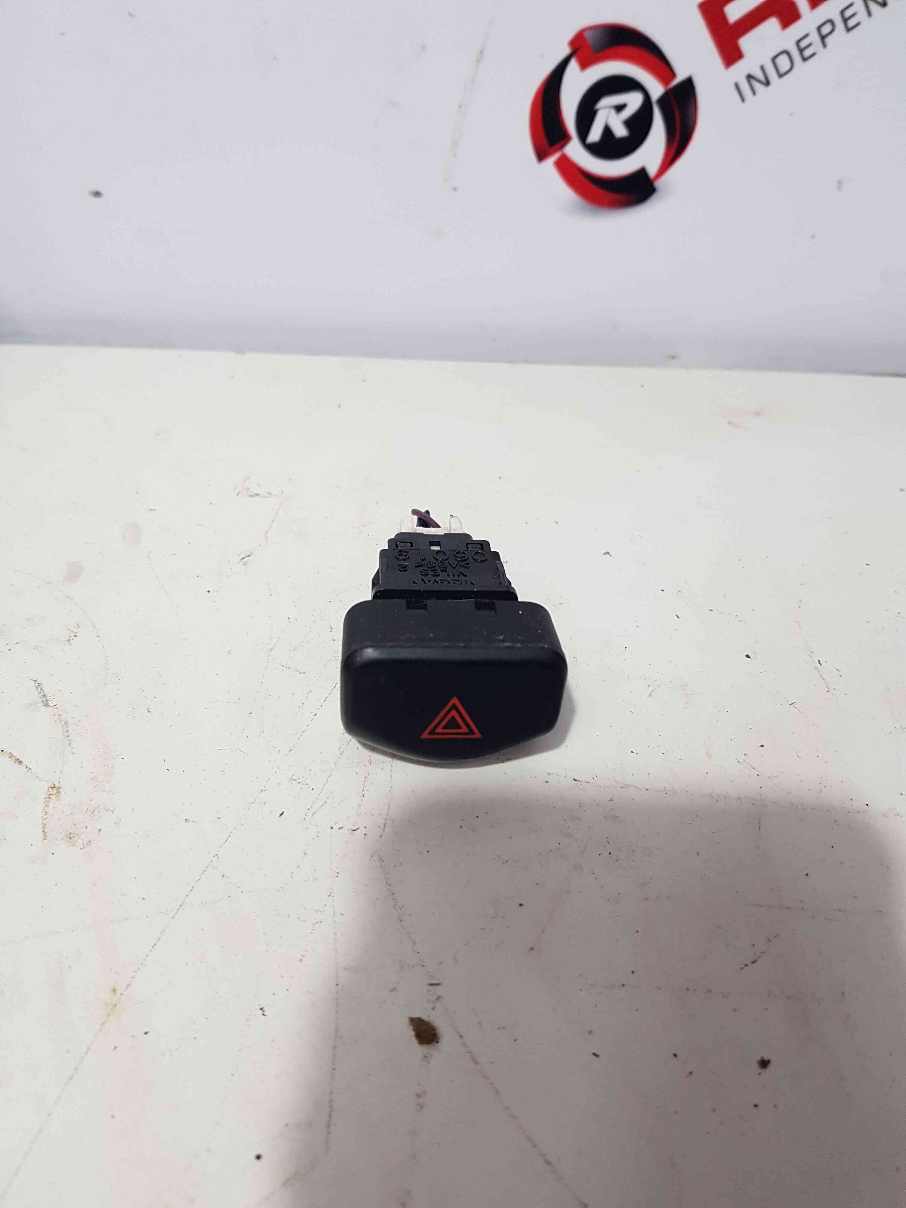 Thumb 4 Nissan Note E11 2005-2012 Hazard Warning Switch