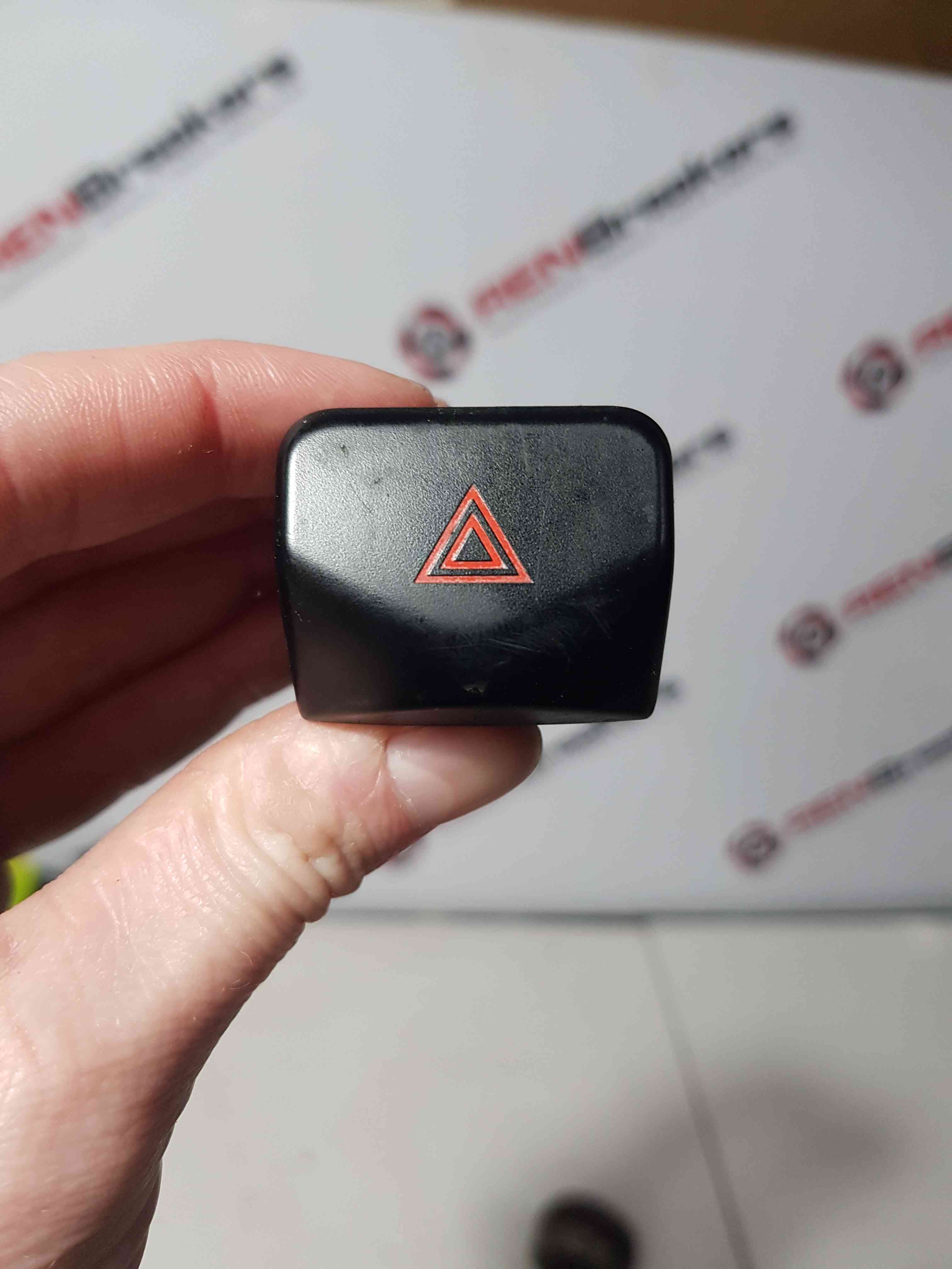 Thumb 7 Nissan Note E11 2005-2012 Hazard Warning Switch