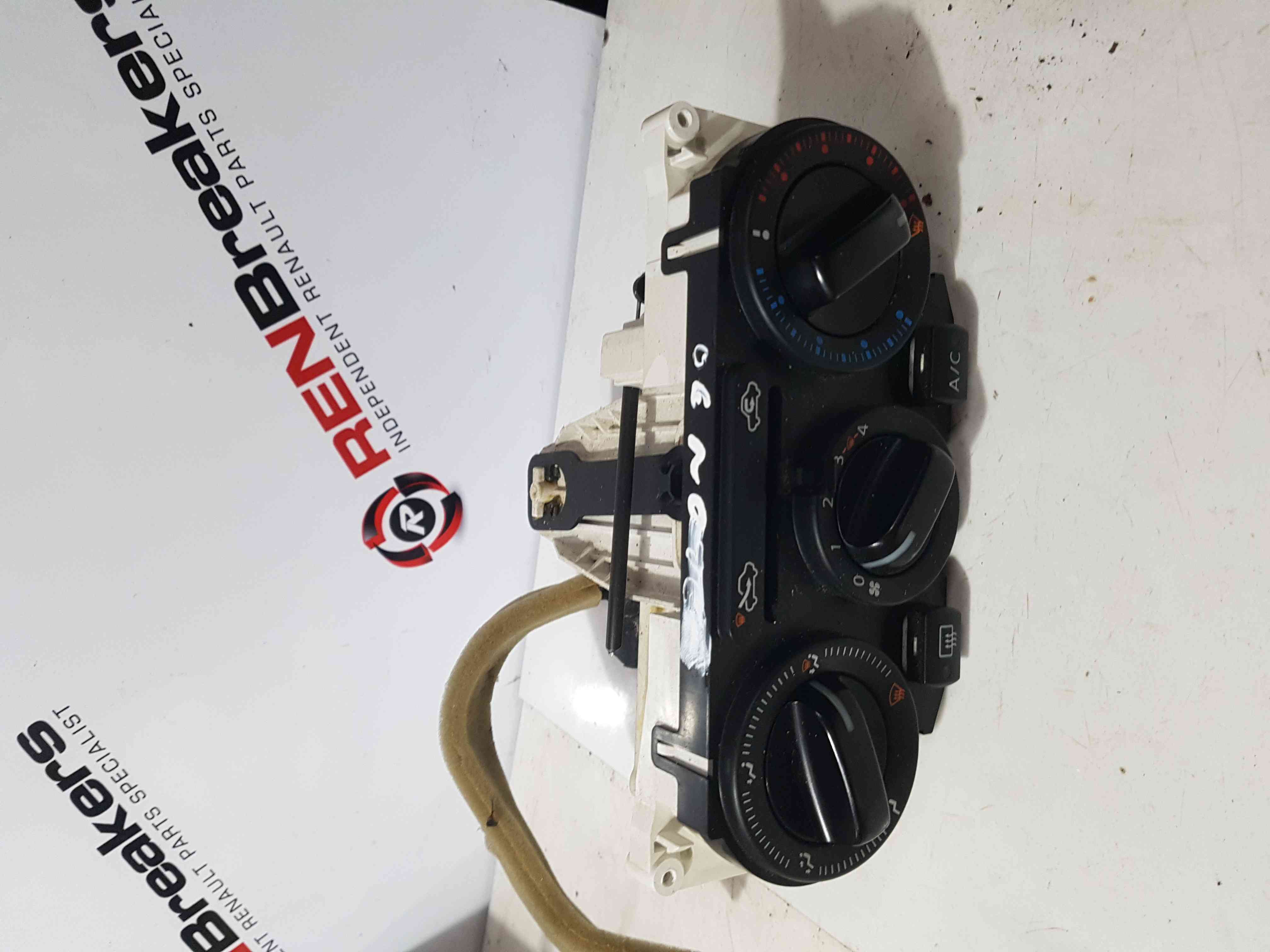 Thumb 6 Nissan Note E11 2005-2012 Heater Controls Dials