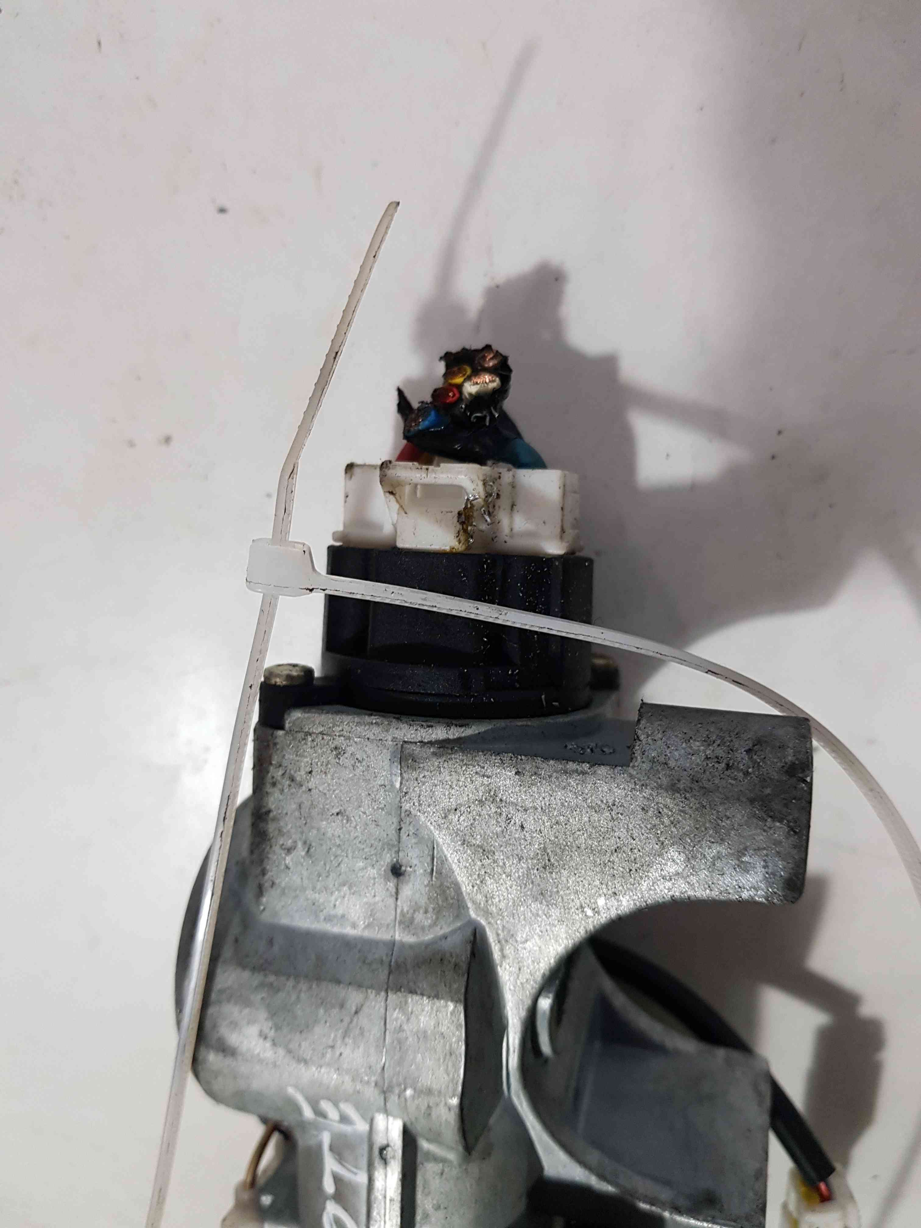 Thumb 4 Nissan Note E11 2005-2012 Ignition Barrel + 2 Keys