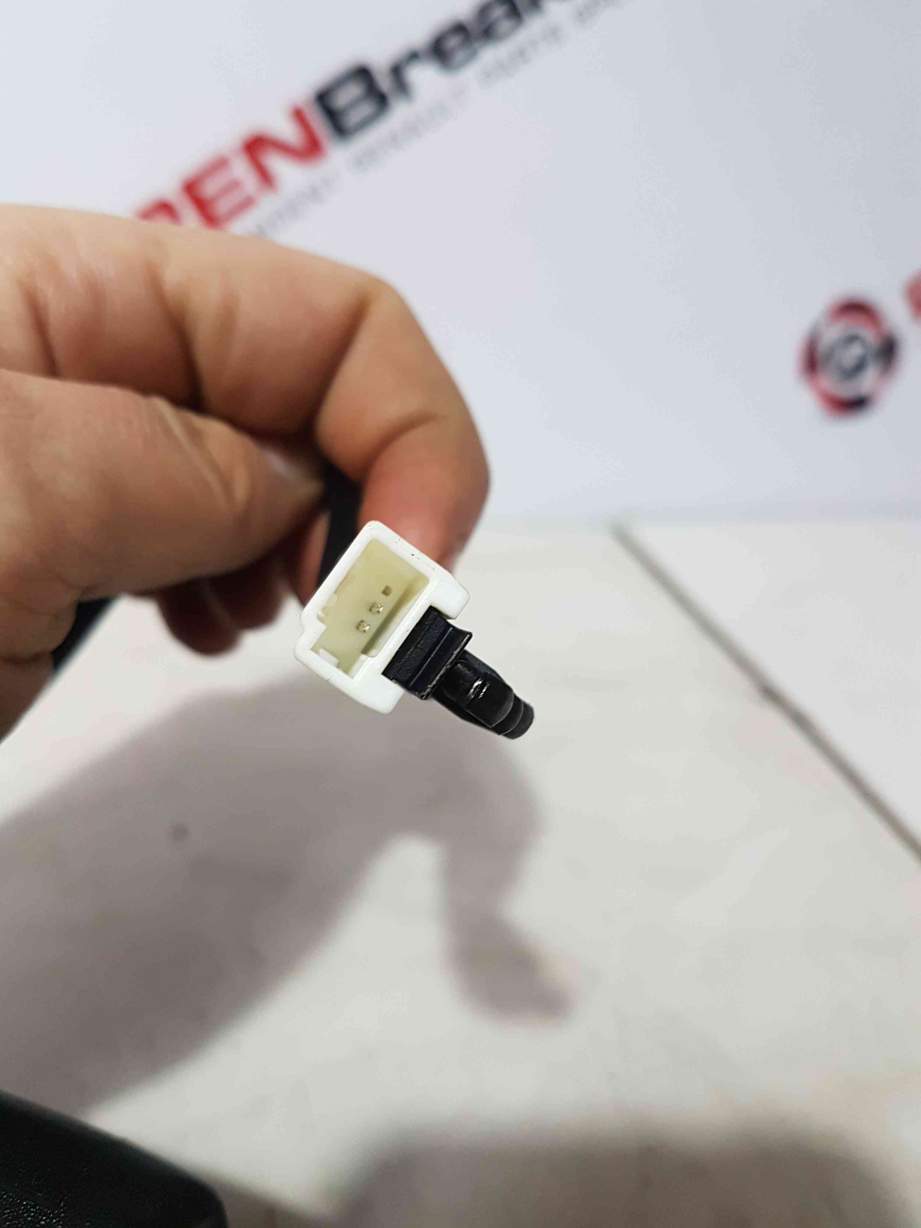 Thumb 7 Nissan Note E11 2005-2012 Passenger NSF Front Seat Belt Buckle Anchor Clip