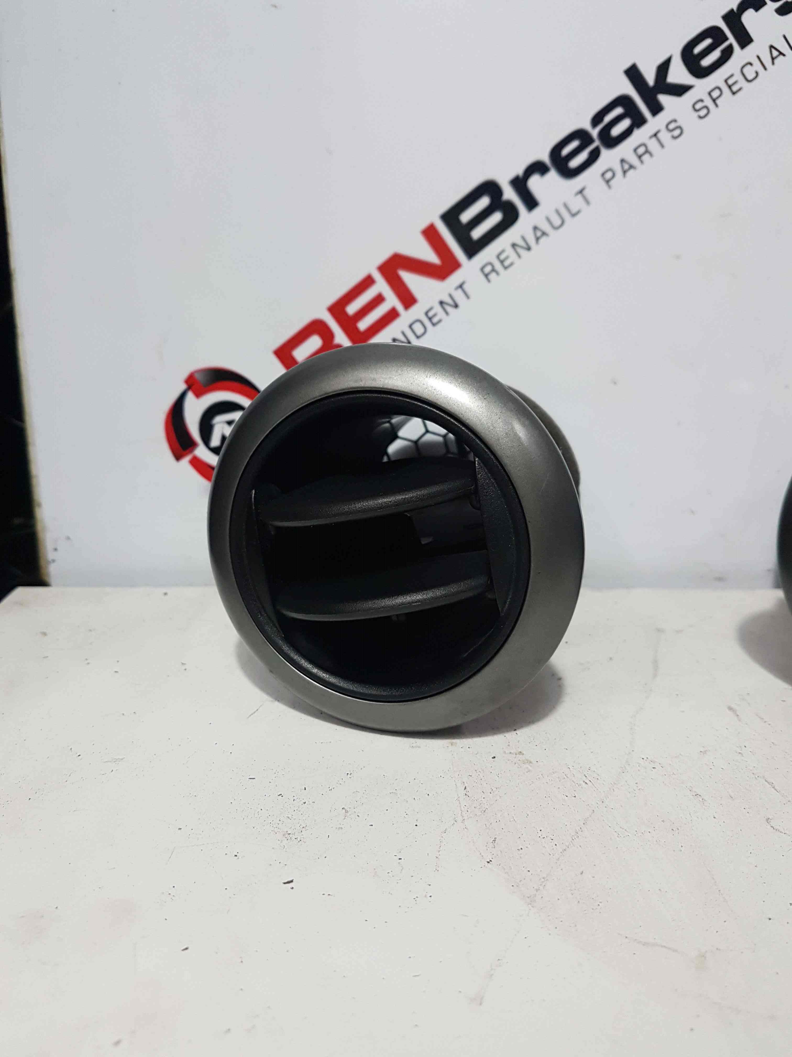 Thumb 2 Nissan Note E11 2005-2012 Side Heater Vents 687619u00