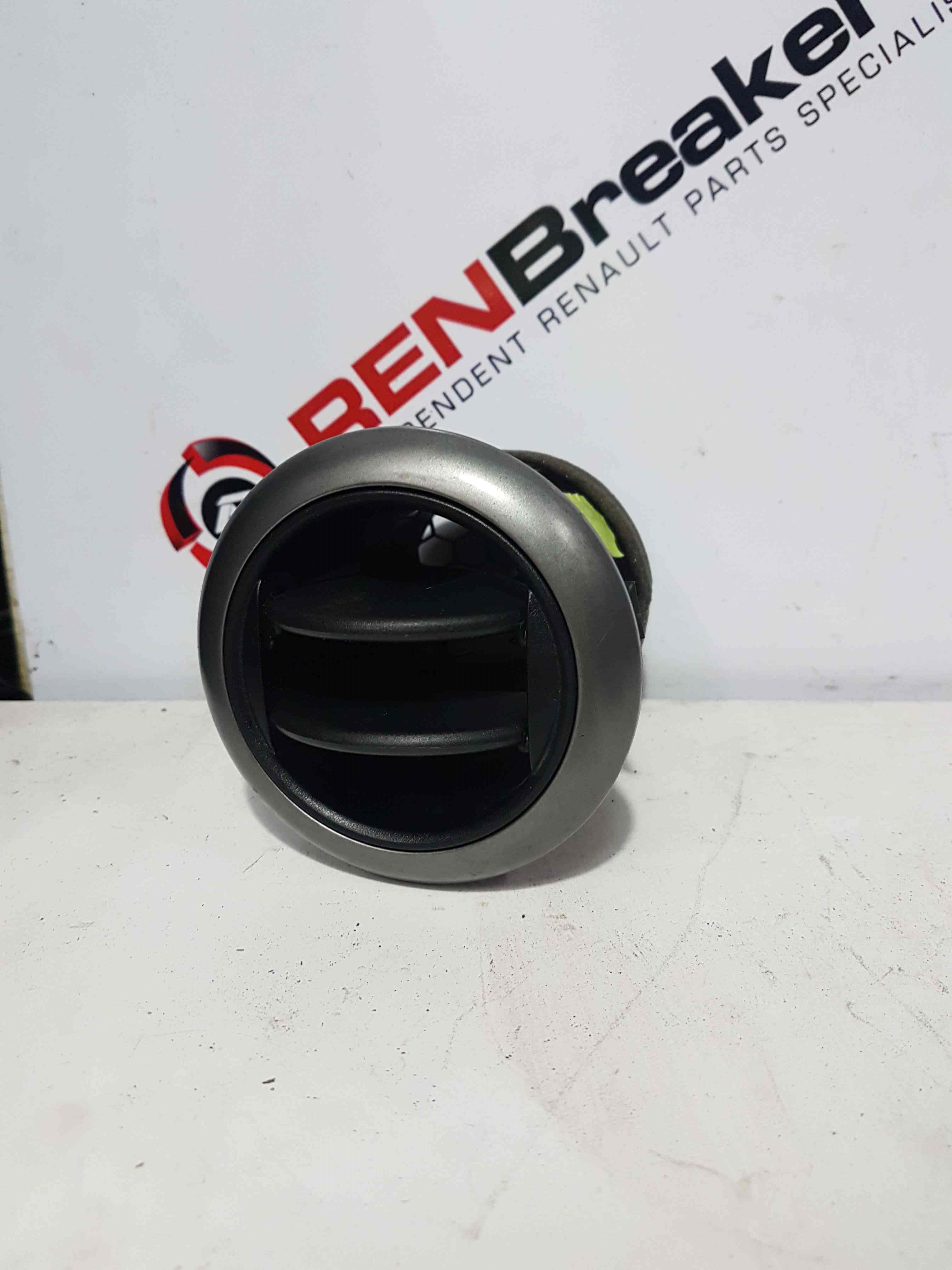 Thumb 7 Nissan Note E11 2005-2012 Side Heater Vents 687619u00