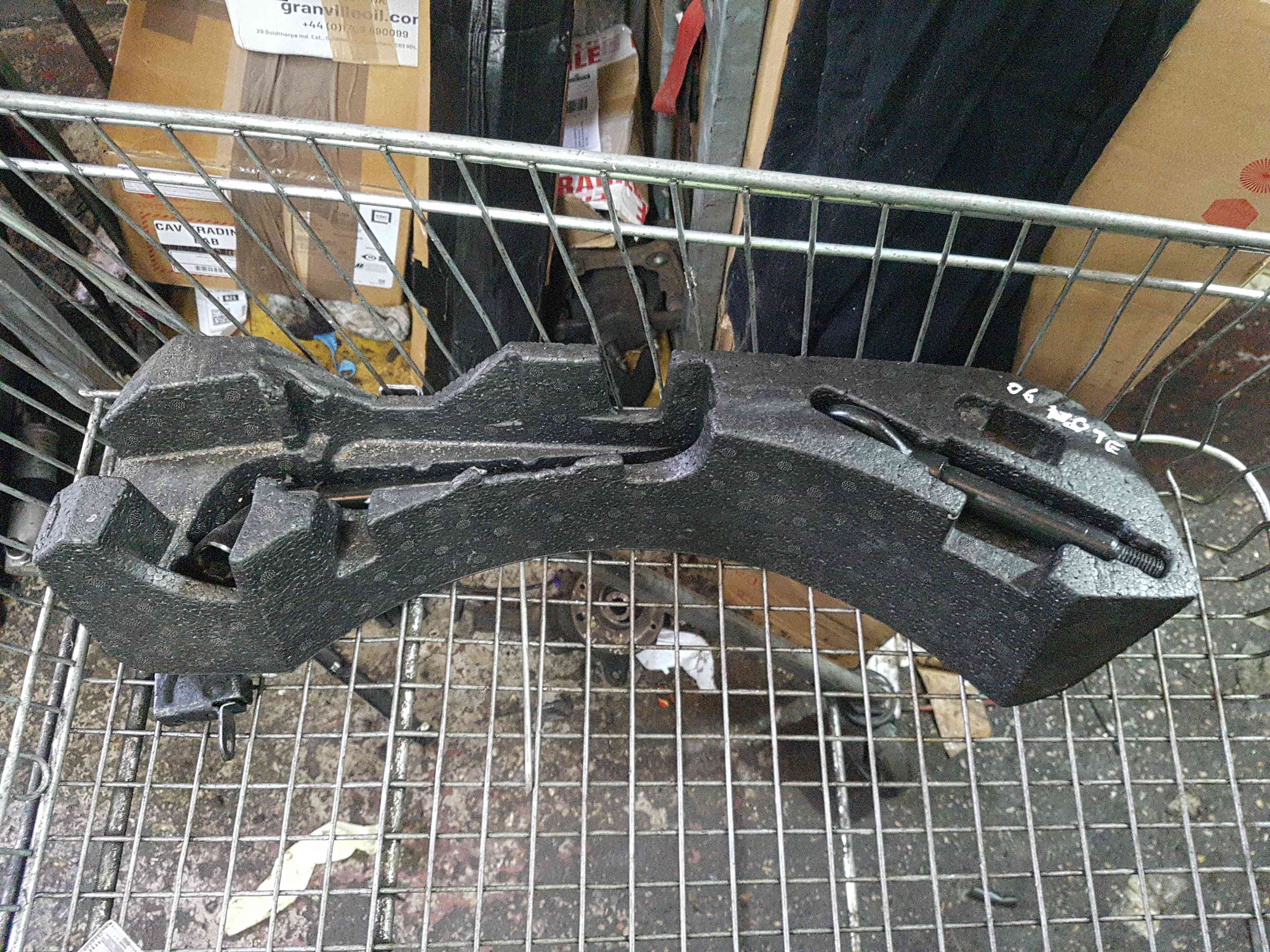 Thumb 2 Nissan Note E11 2005-2012 Towing EYE Brace SET Foam