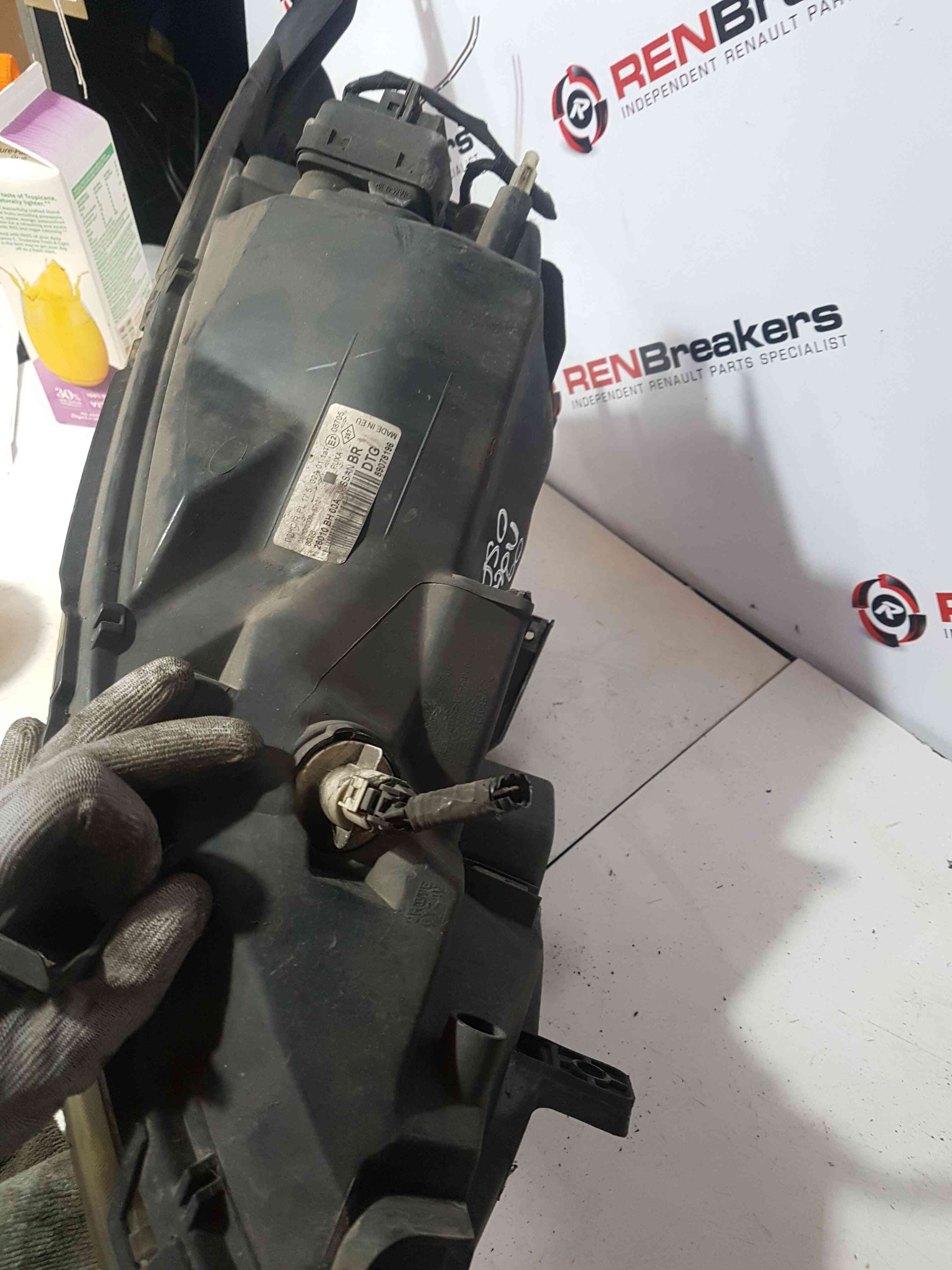 Thumb 7 Nissan Note E11 2009-2011 OSF Drivers OSF Front Head Light   26010BH00A