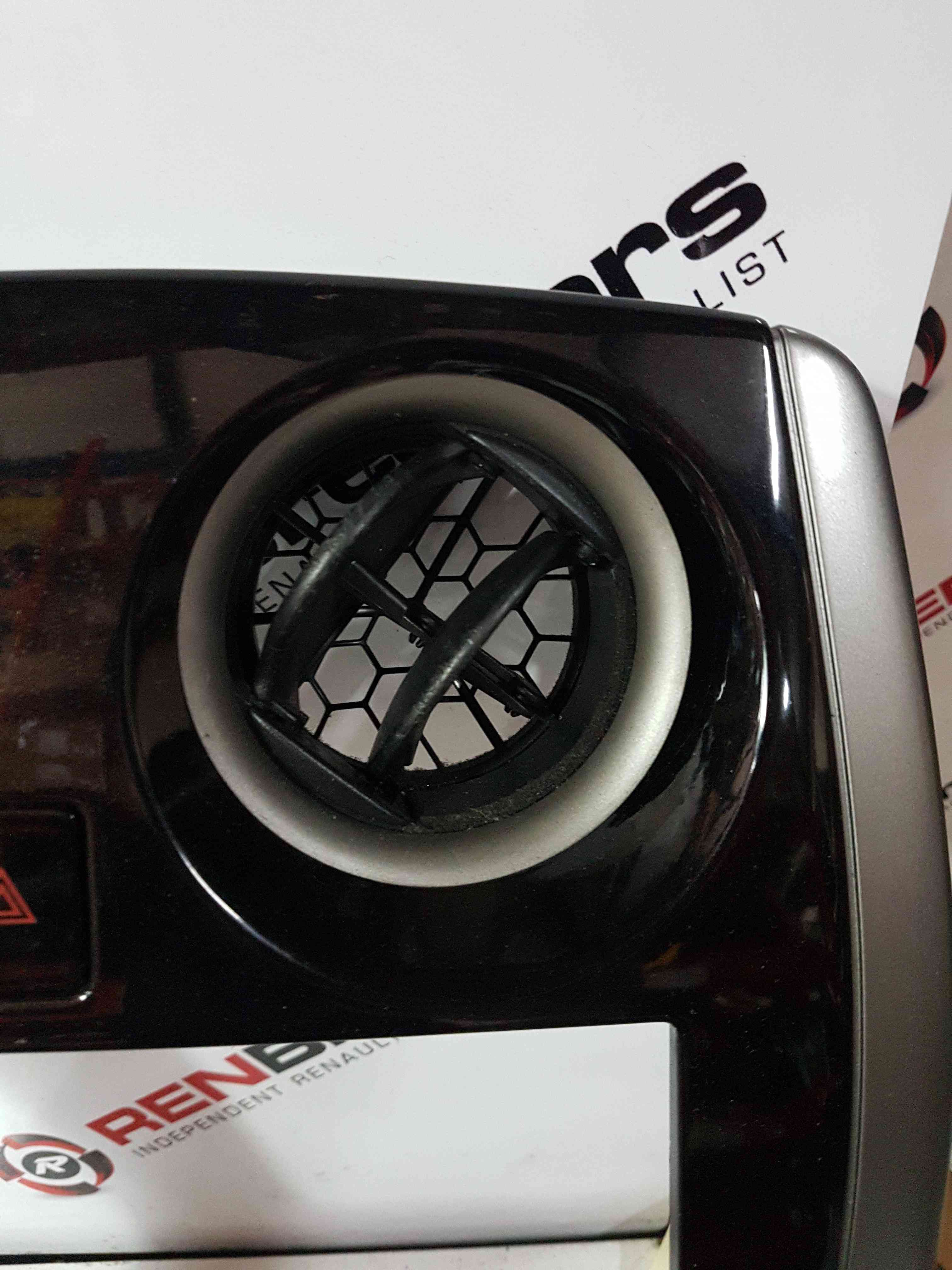 Thumb 3 Nissan Note E12 2013-2017 Centre Heater Vent Trim Gloss Black 682603VV0A