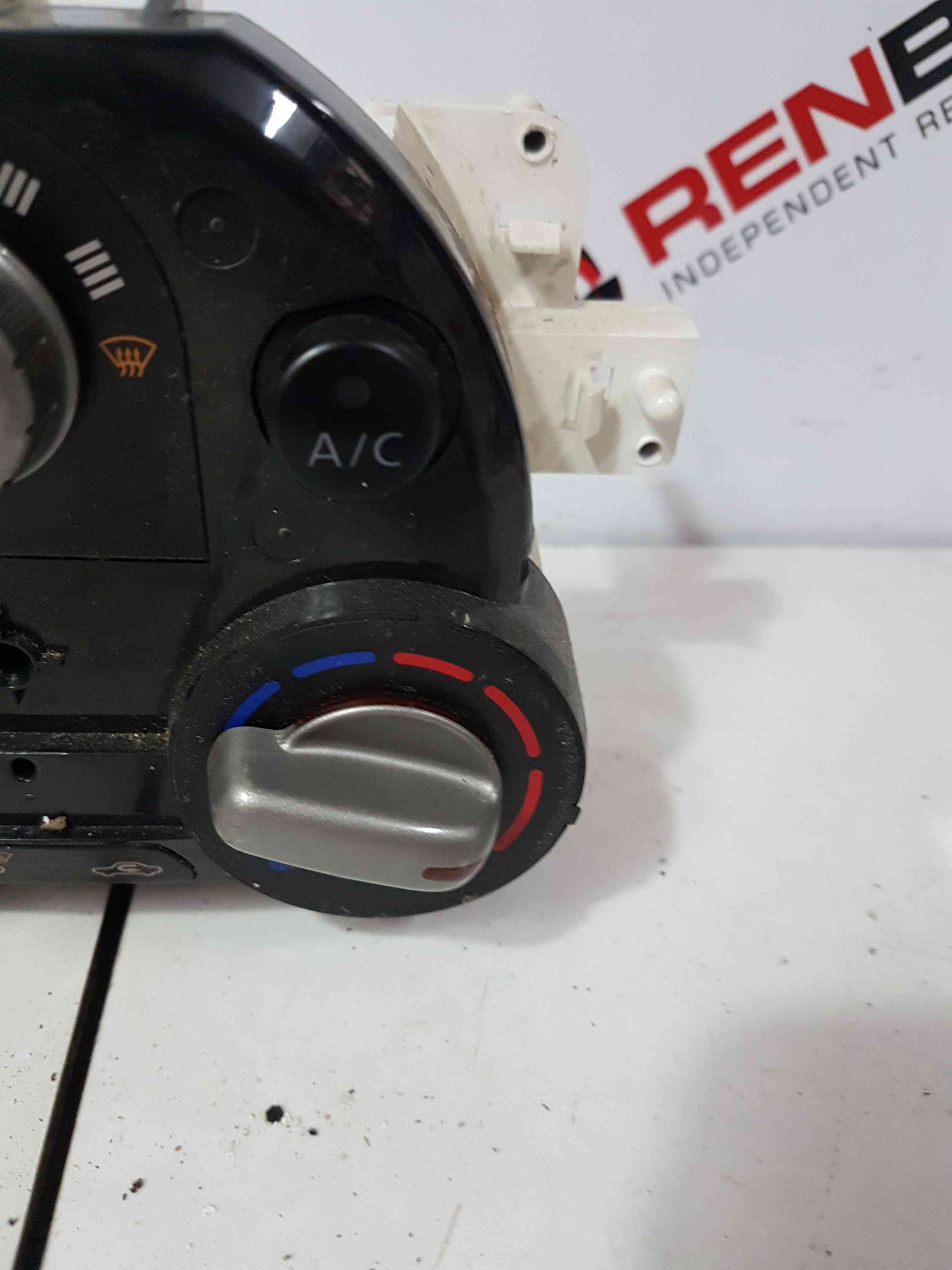 Thumb 3 Nissan Note E12 2013-2017 Heater Controls Dials