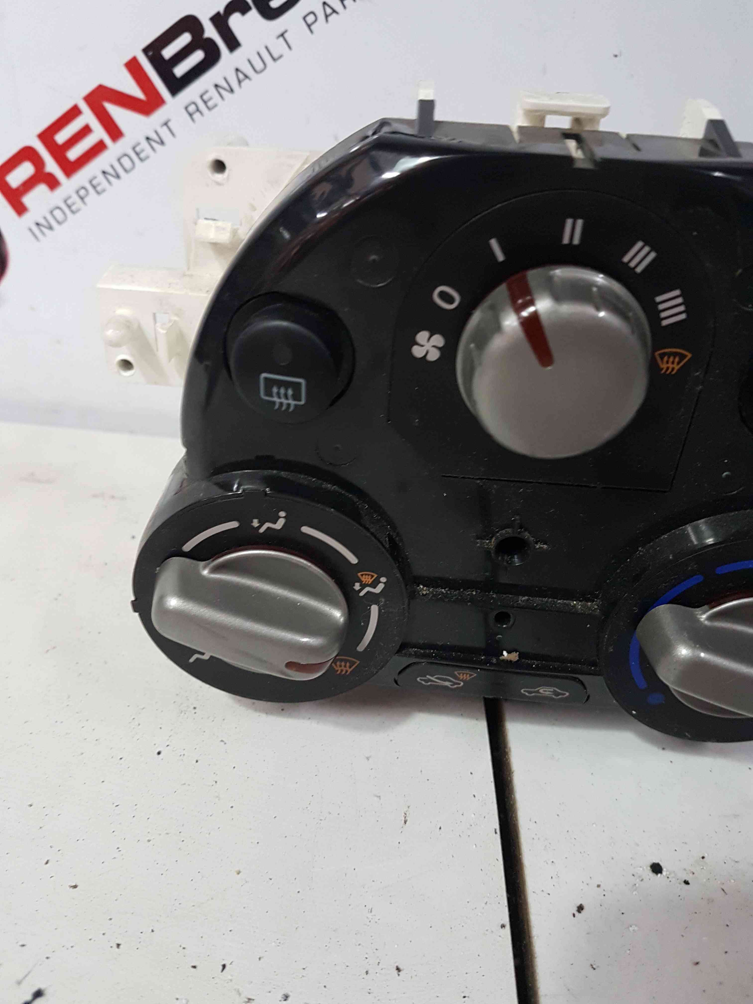 Thumb 4 Nissan Note E12 2013-2017 Heater Controls Dials