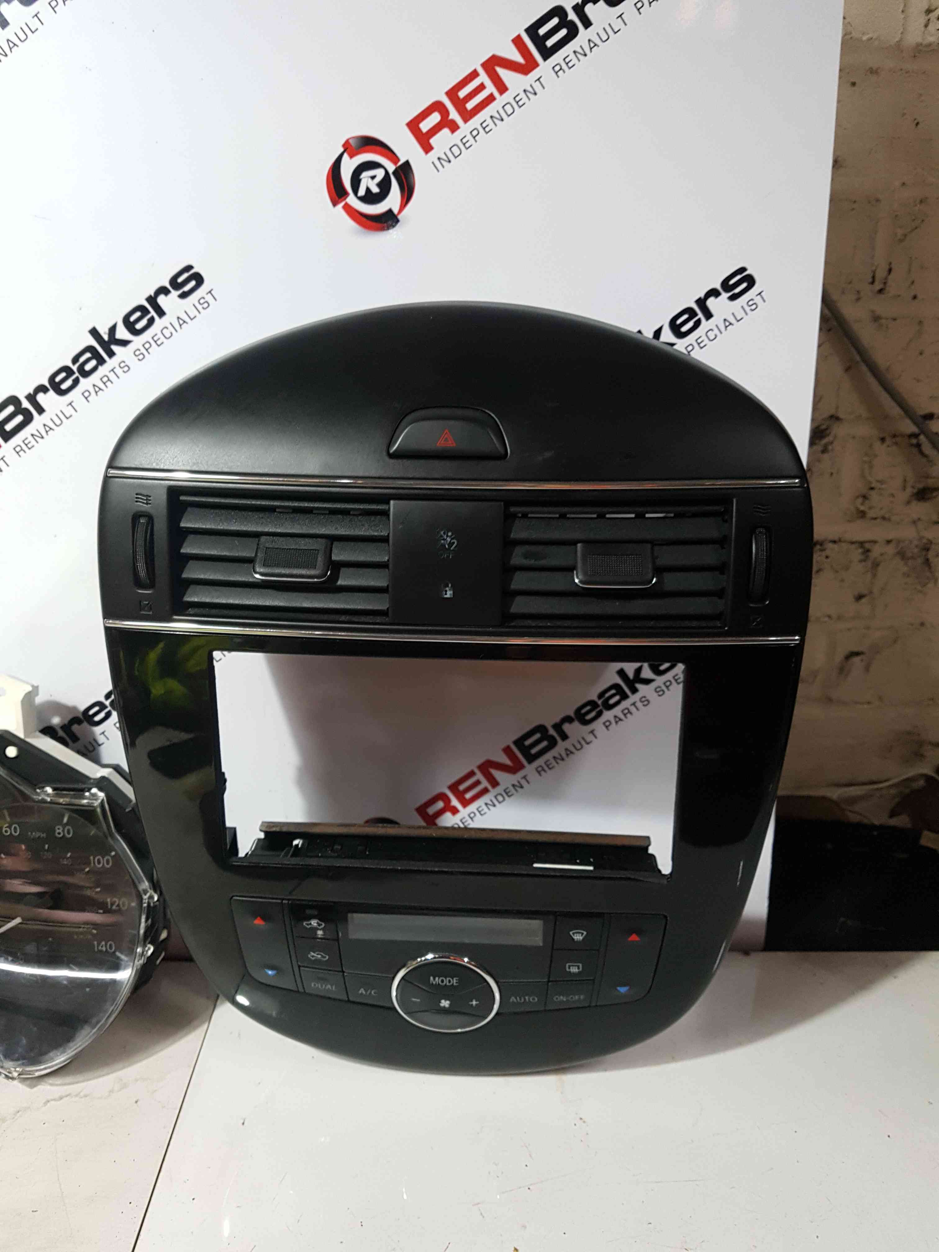 Thumb 2 Nissan Pulsar MK6 C13 2014-2018 Centre Console Heater Controls Vents