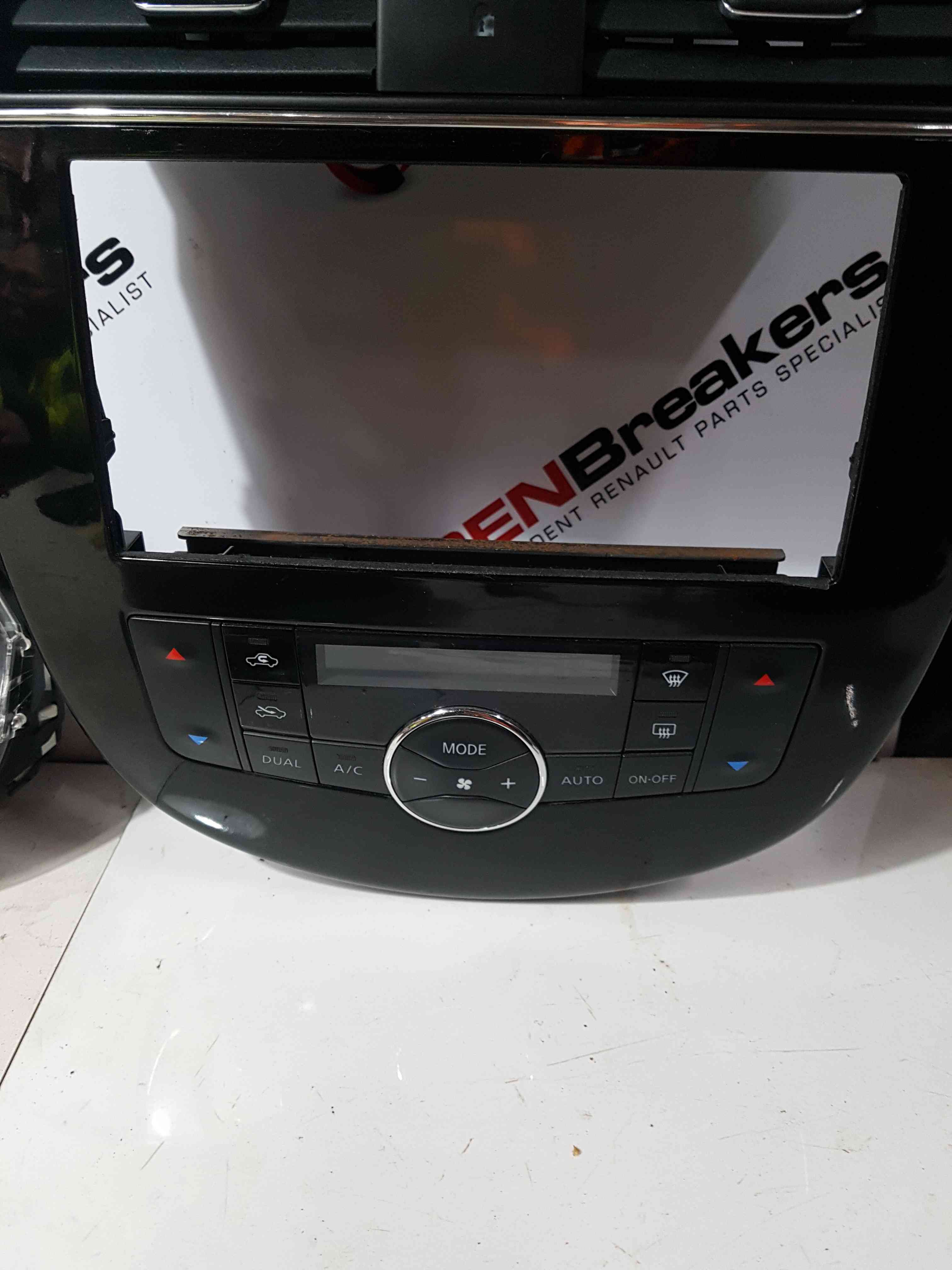 Thumb 3 Nissan Pulsar MK6 C13 2014-2018 Centre Console Heater Controls Vents