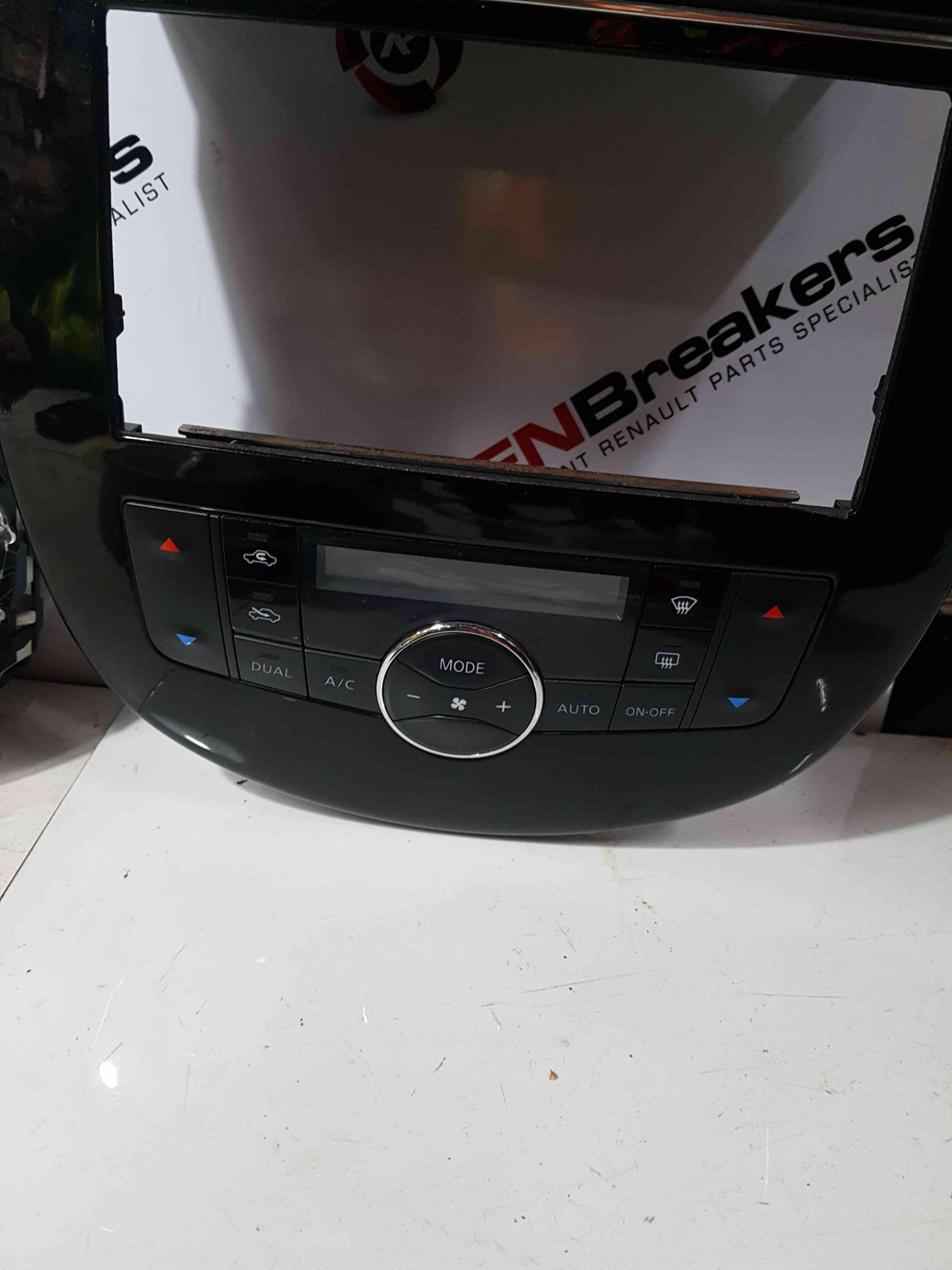 Thumb 4 Nissan Pulsar MK6 C13 2014-2018 Centre Console Heater Controls Vents