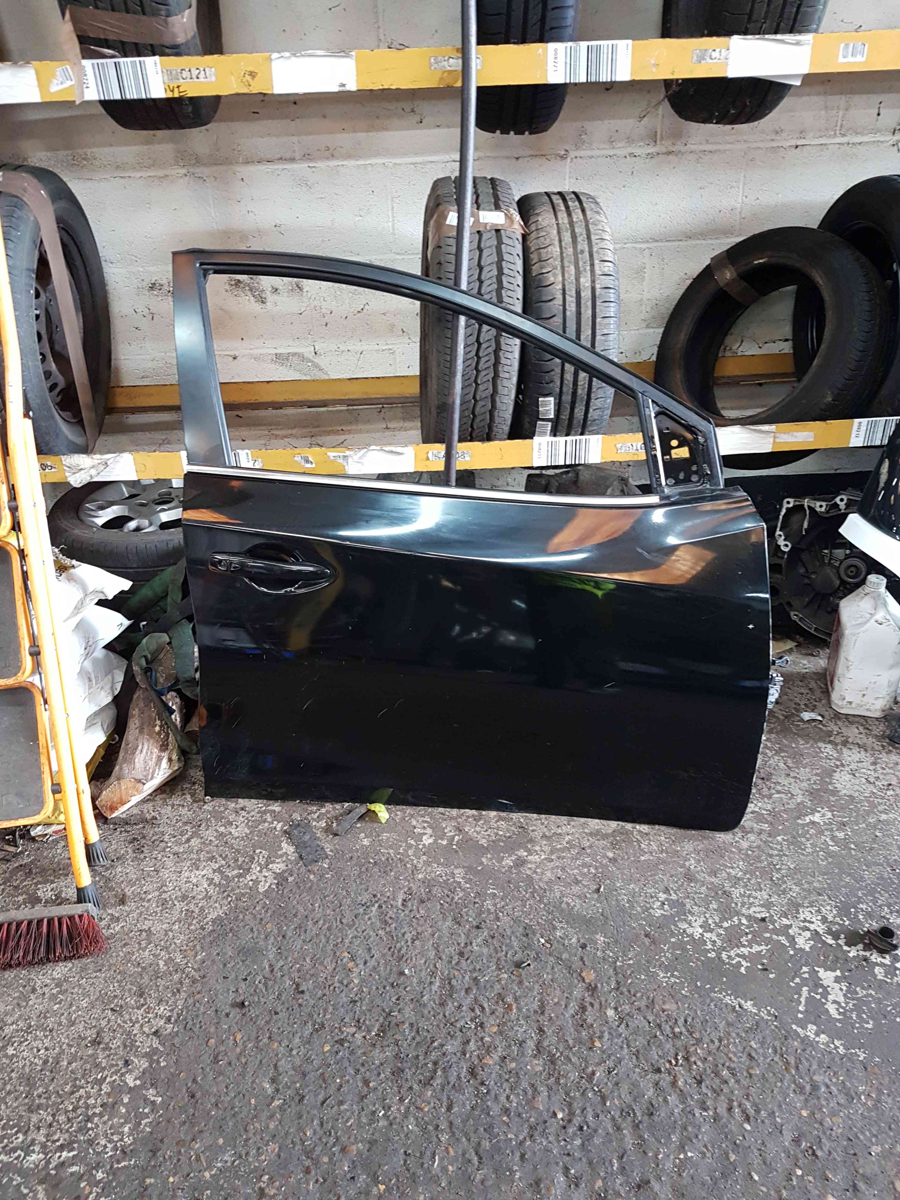 Thumb 2 Nissan Pulsar MK6 C13 2014-2018 Drivers OSF Front Door Black GNO DAMAGED