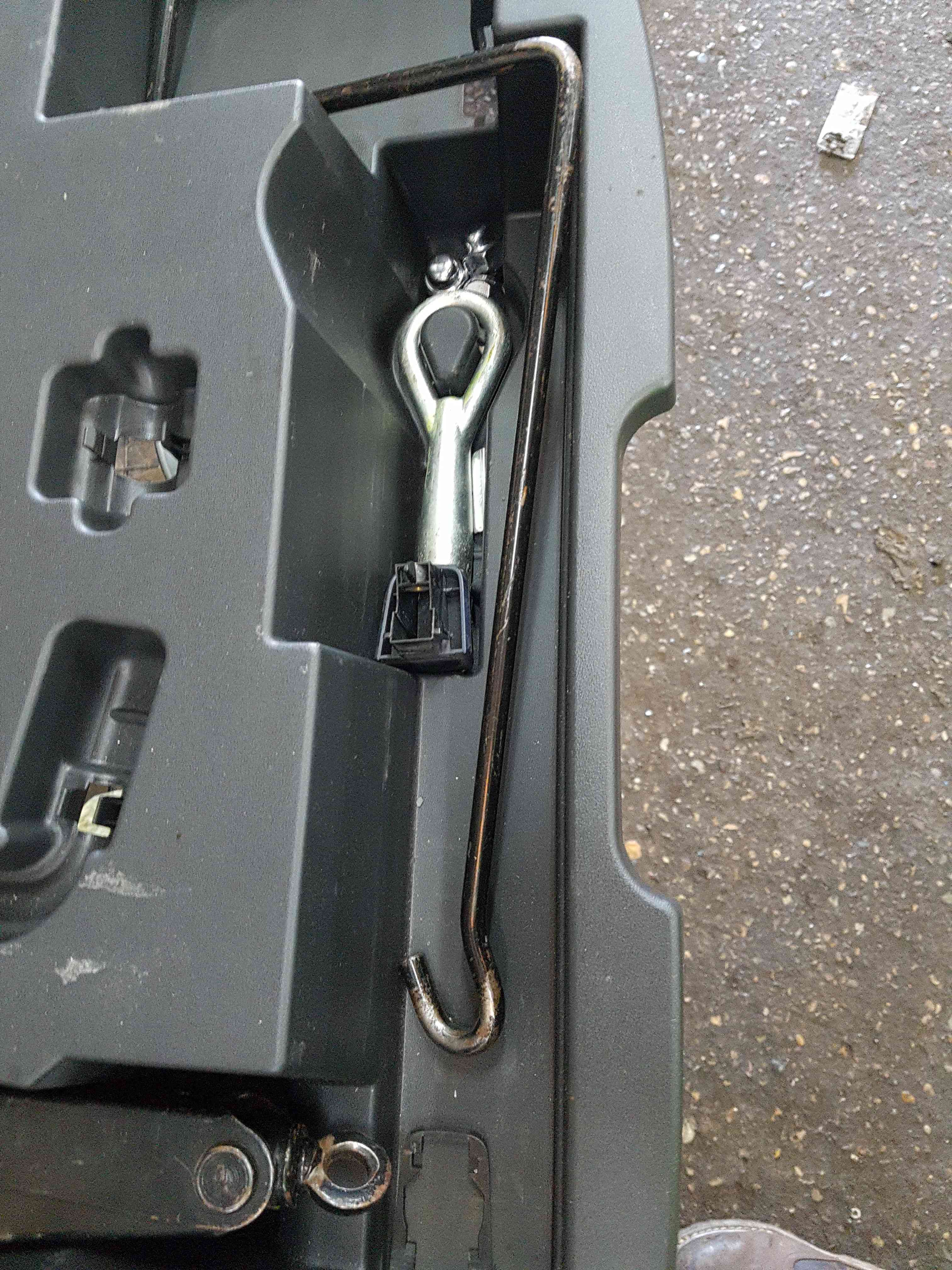 Thumb 4 Nissan Pulsar MK6 C13 2014-2018 Jack SET Towing EYE MISSING BRACE