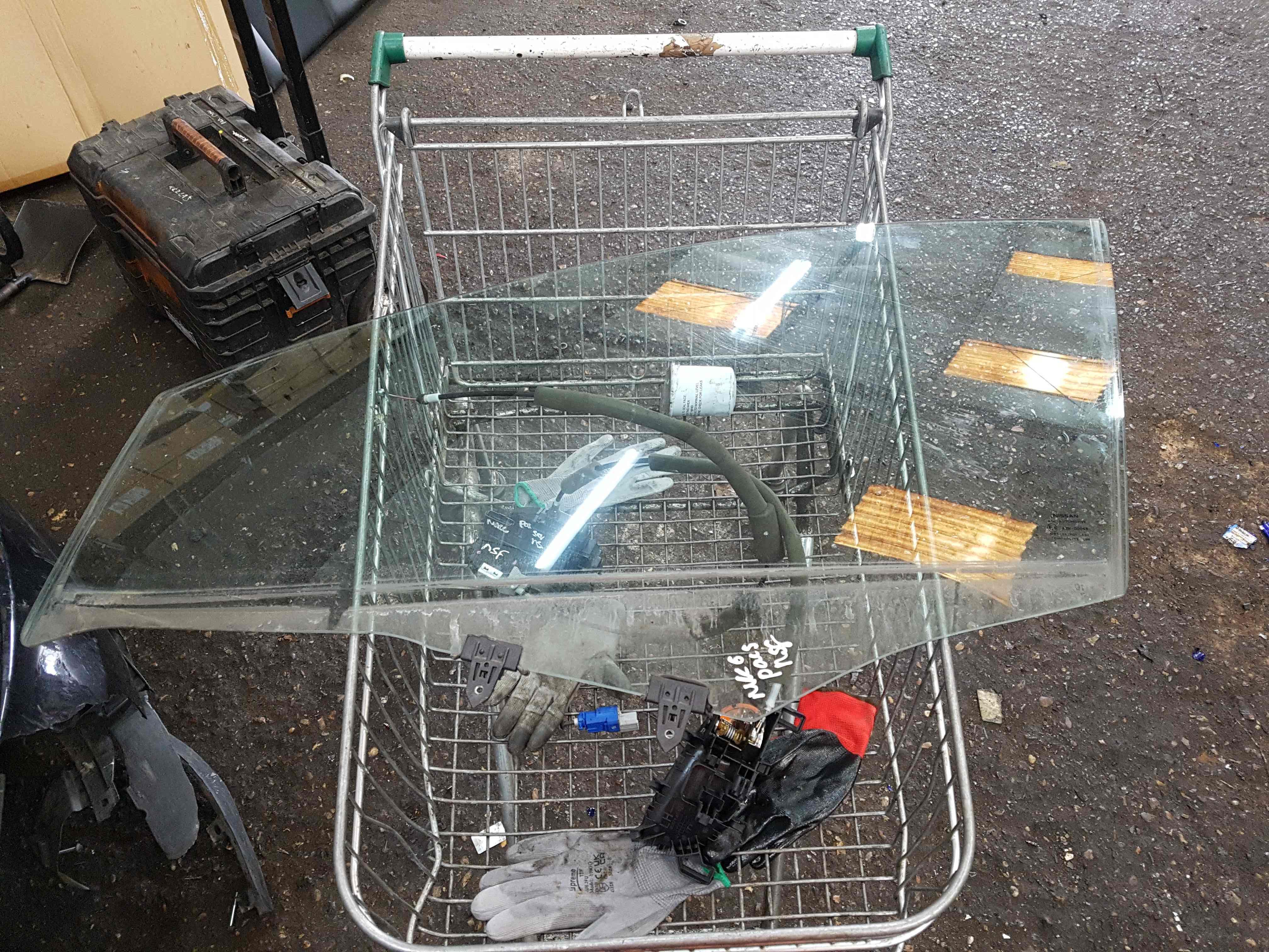 Thumb 2 Nissan Pulsar MK6 C13 2014-2018 Passenger NSF Front Window Glass 5Dr