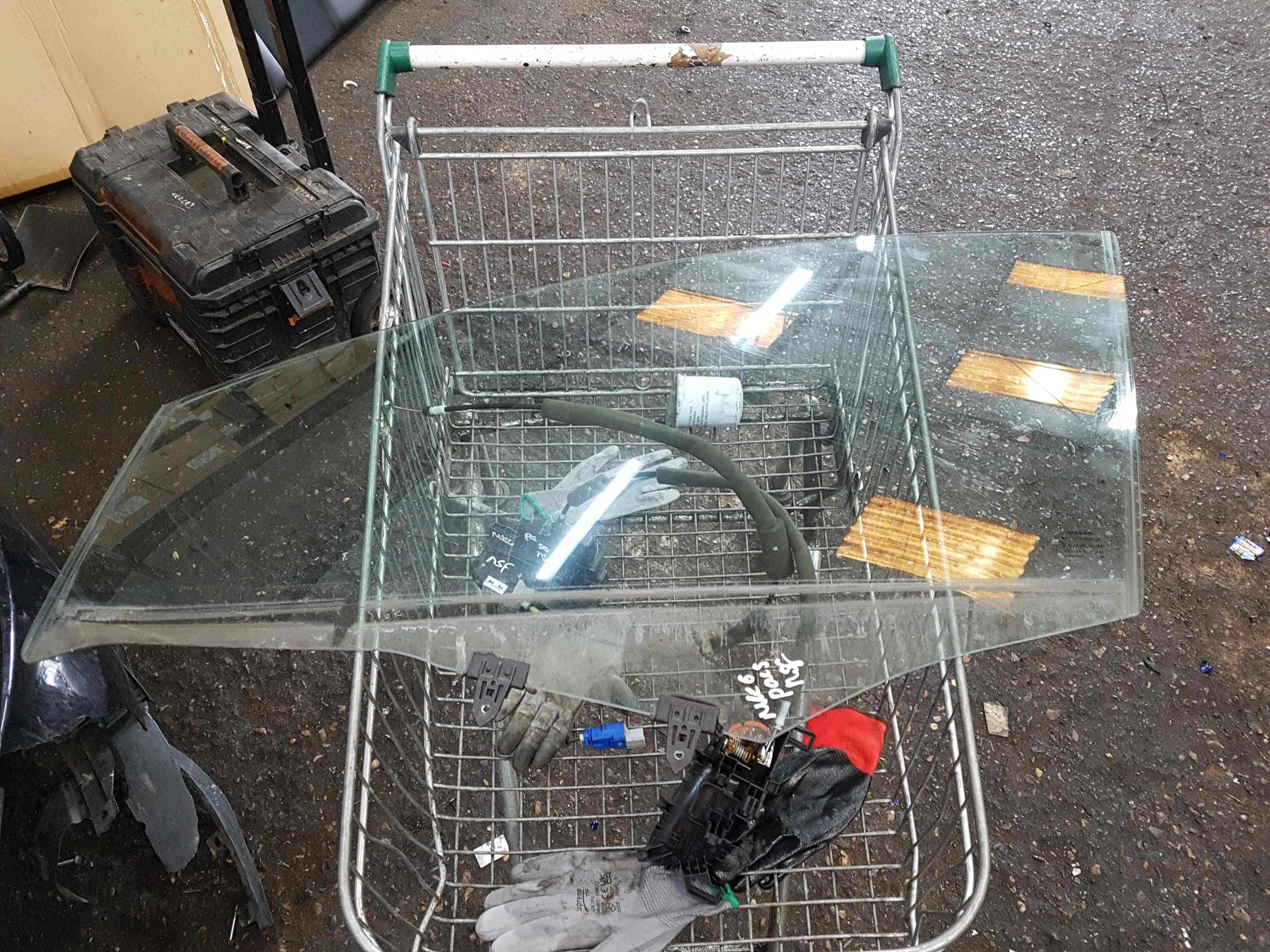 Thumb 3 Nissan Pulsar MK6 C13 2014-2018 Passenger NSF Front Window Glass 5Dr