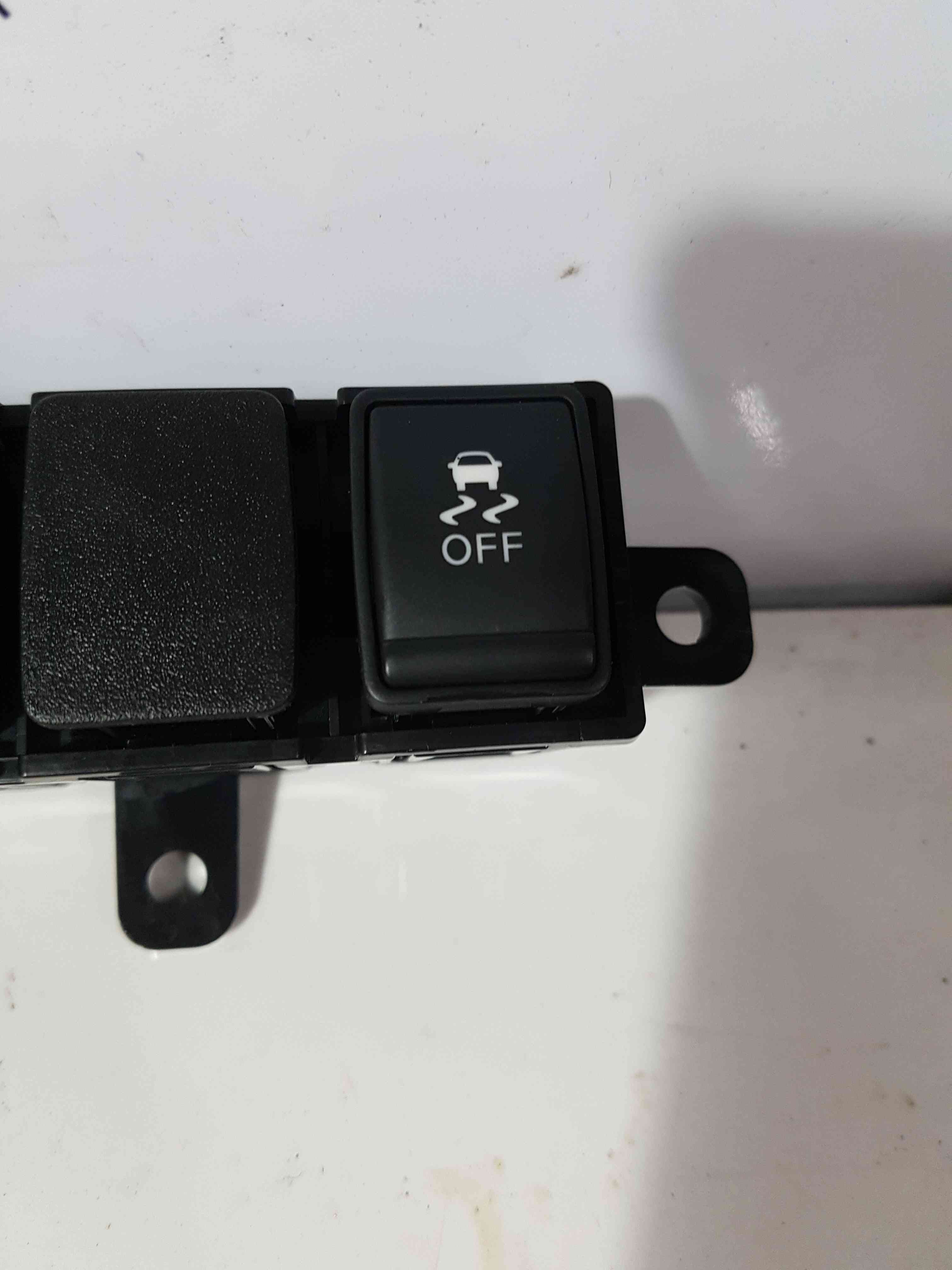 Thumb 5 Nissan Pulsar MK6 C13 2014-2018 Traction Control Button Switch Panel 689TU3ZP0A