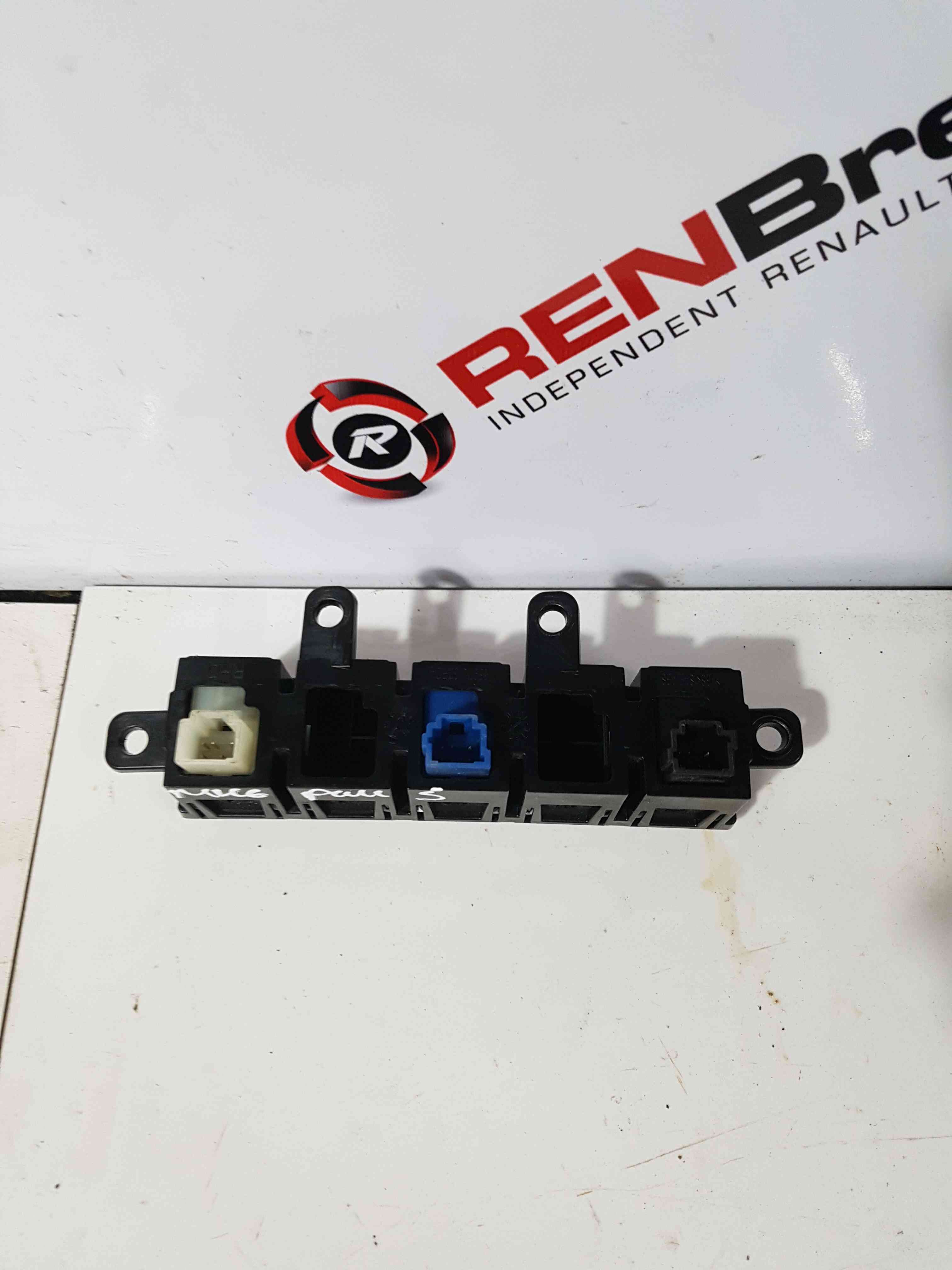 Thumb 6 Nissan Pulsar MK6 C13 2014-2018 Traction Control Button Switch Panel 689TU3ZP0A