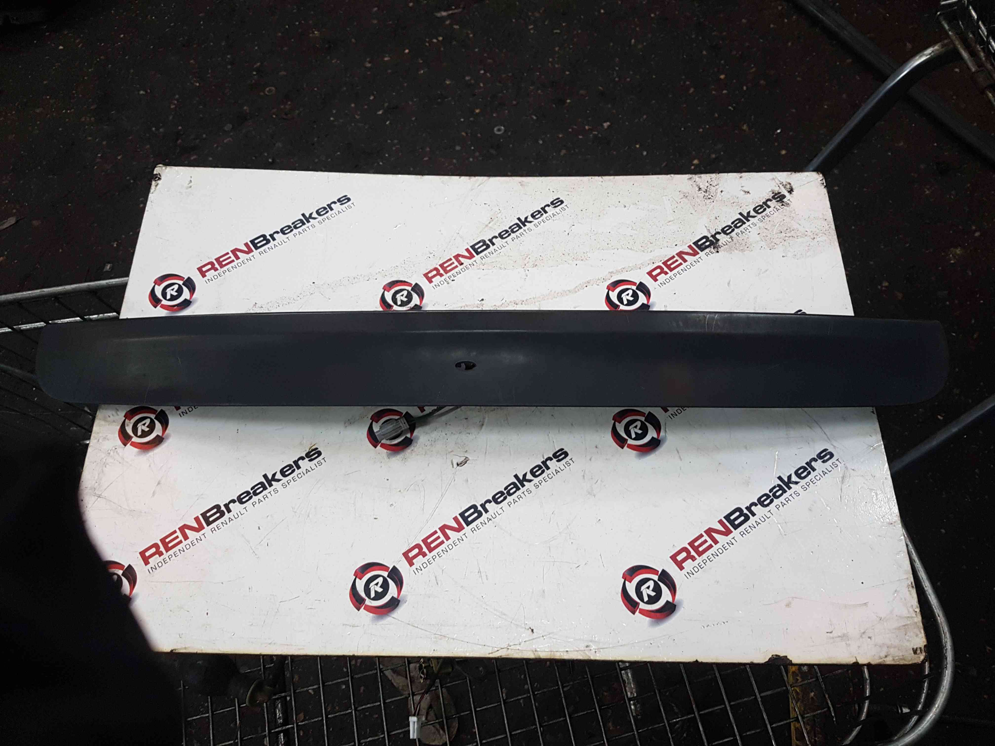 Thumb 2 Nissan Qashqai 2006-2013 Boot Trim Number Plate Lights Panel