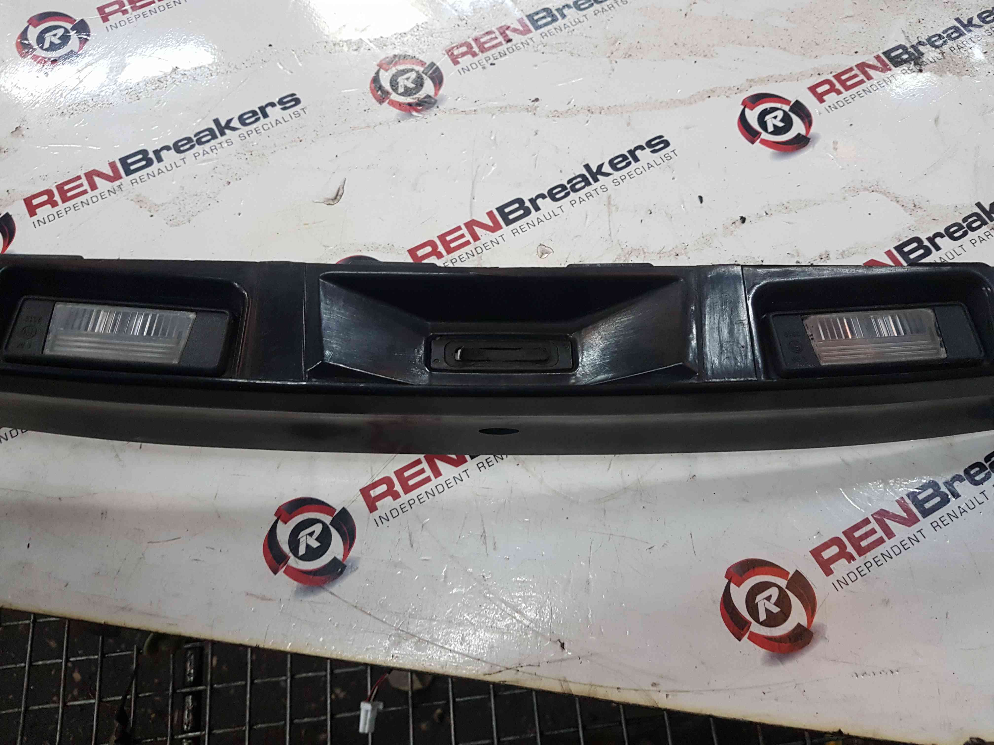 Thumb 3 Nissan Qashqai 2006-2013 Boot Trim Number Plate Lights Panel