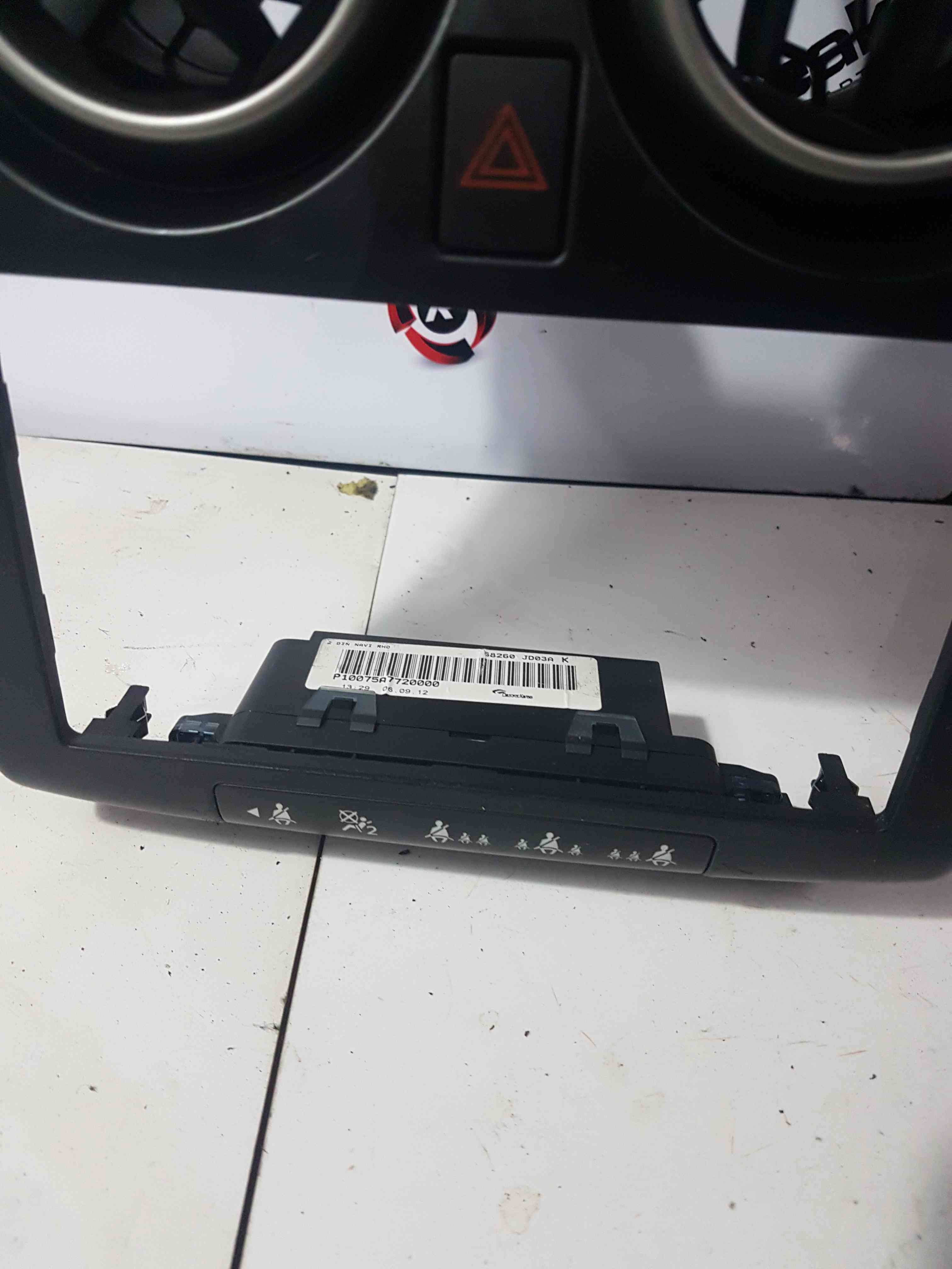 Thumb 4 Nissan Qashqai 2006-2013 Dashboard Heater Vent Trim Surround