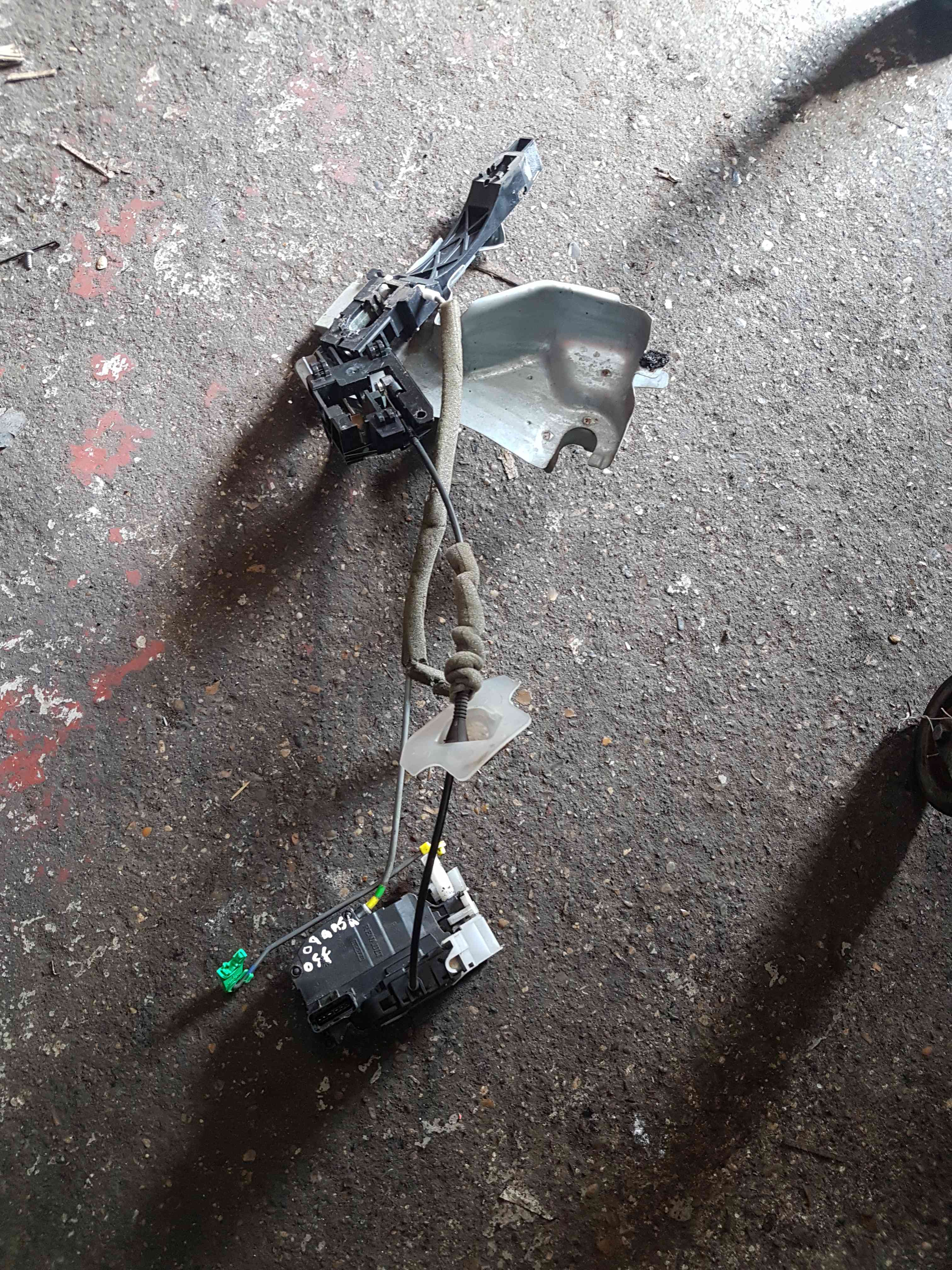 Thumb 2 Nissan Qashqai 2006-2013 Driver OSF Front Door Lock Mechanism