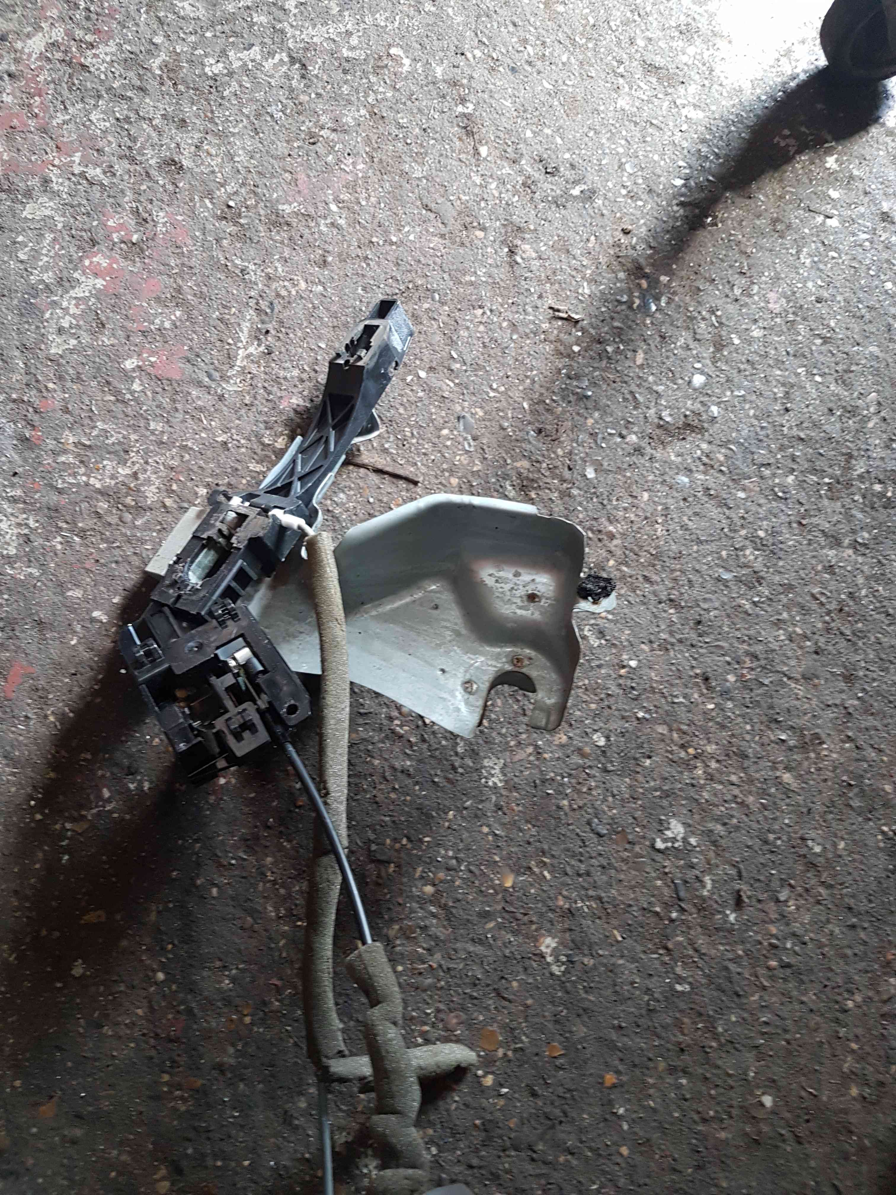 Thumb 4 Nissan Qashqai 2006-2013 Driver OSF Front Door Lock Mechanism