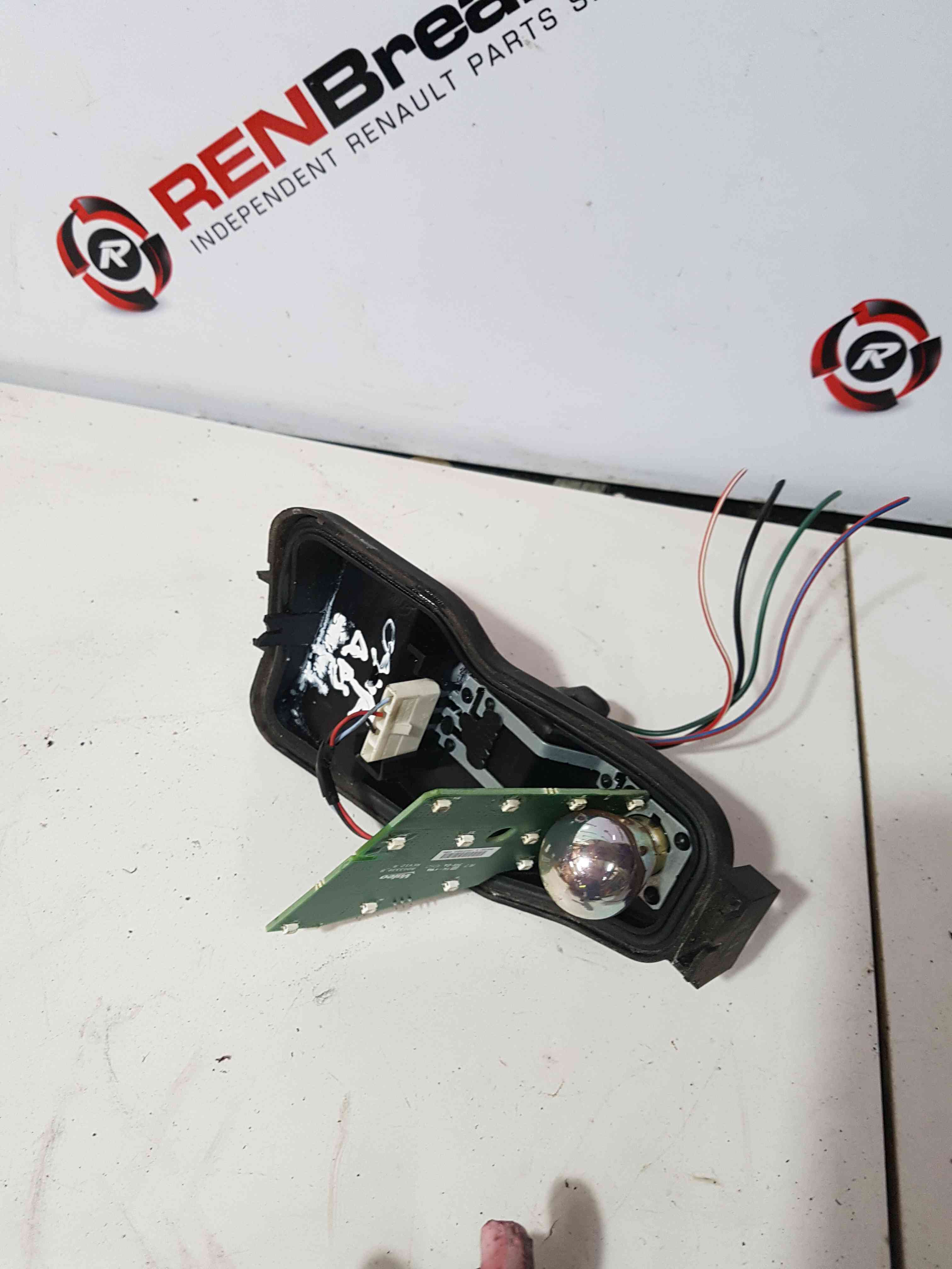 Thumb 2 Nissan Qashqai 2006-2013 Drivers OSR Rear Bulb Holder