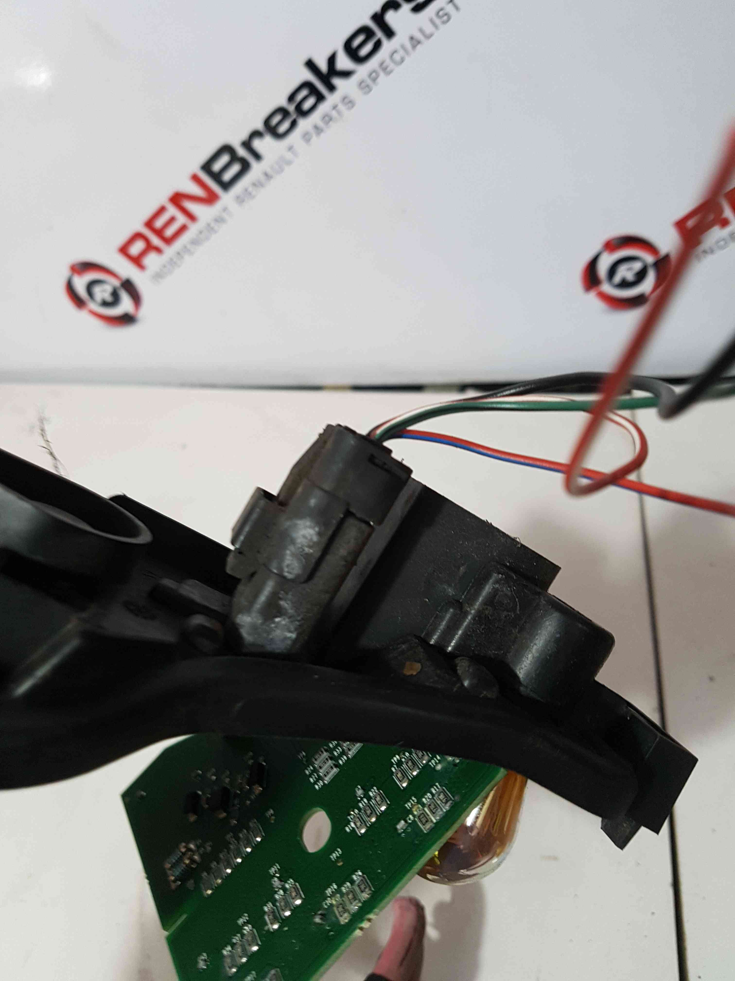 Thumb 3 Nissan Qashqai 2006-2013 Drivers OSR Rear Bulb Holder