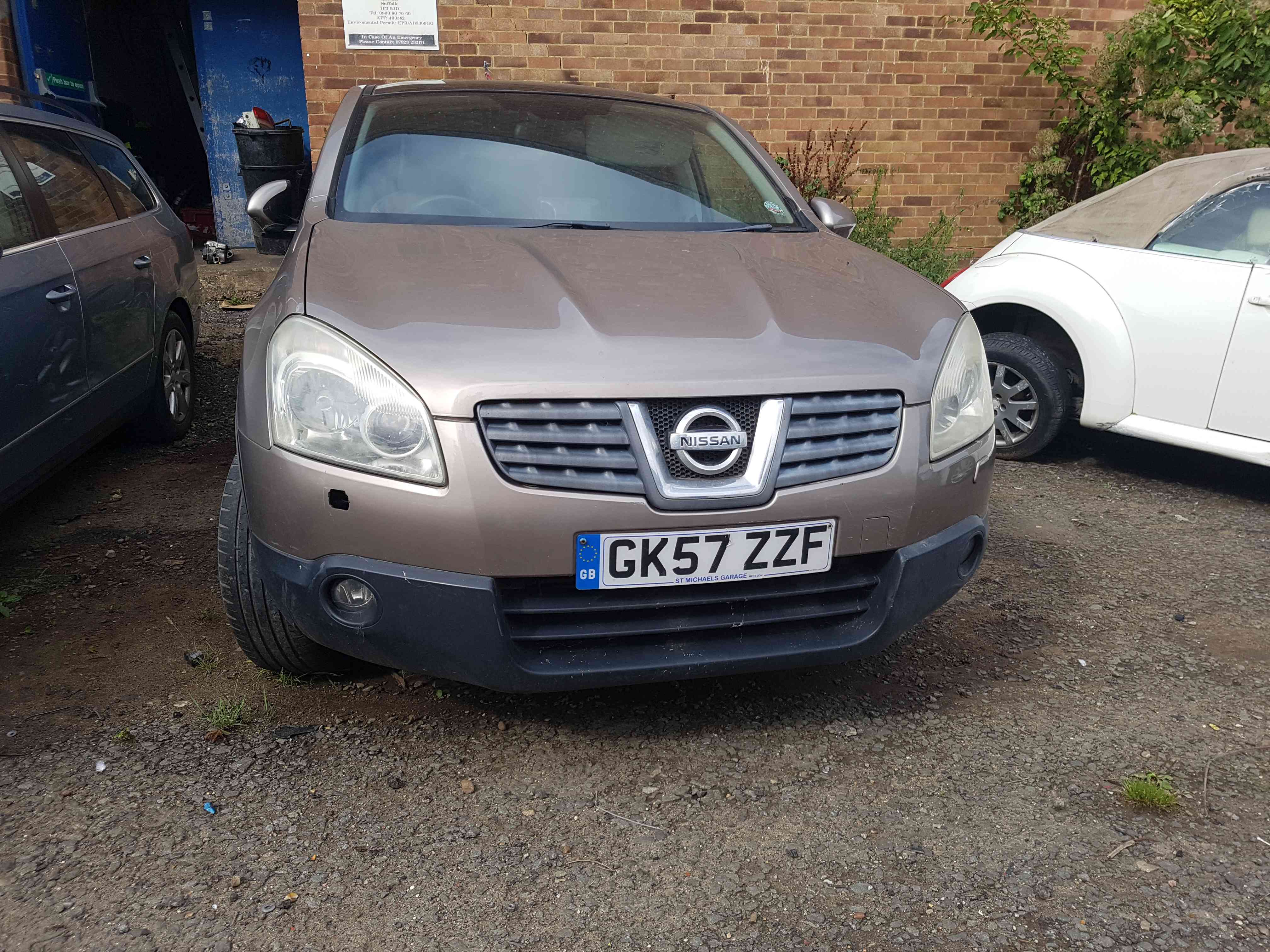 Thumb 2 Nissan Qashqai 2006-2013 Front Bumper + Grill C30 Cafe Latte