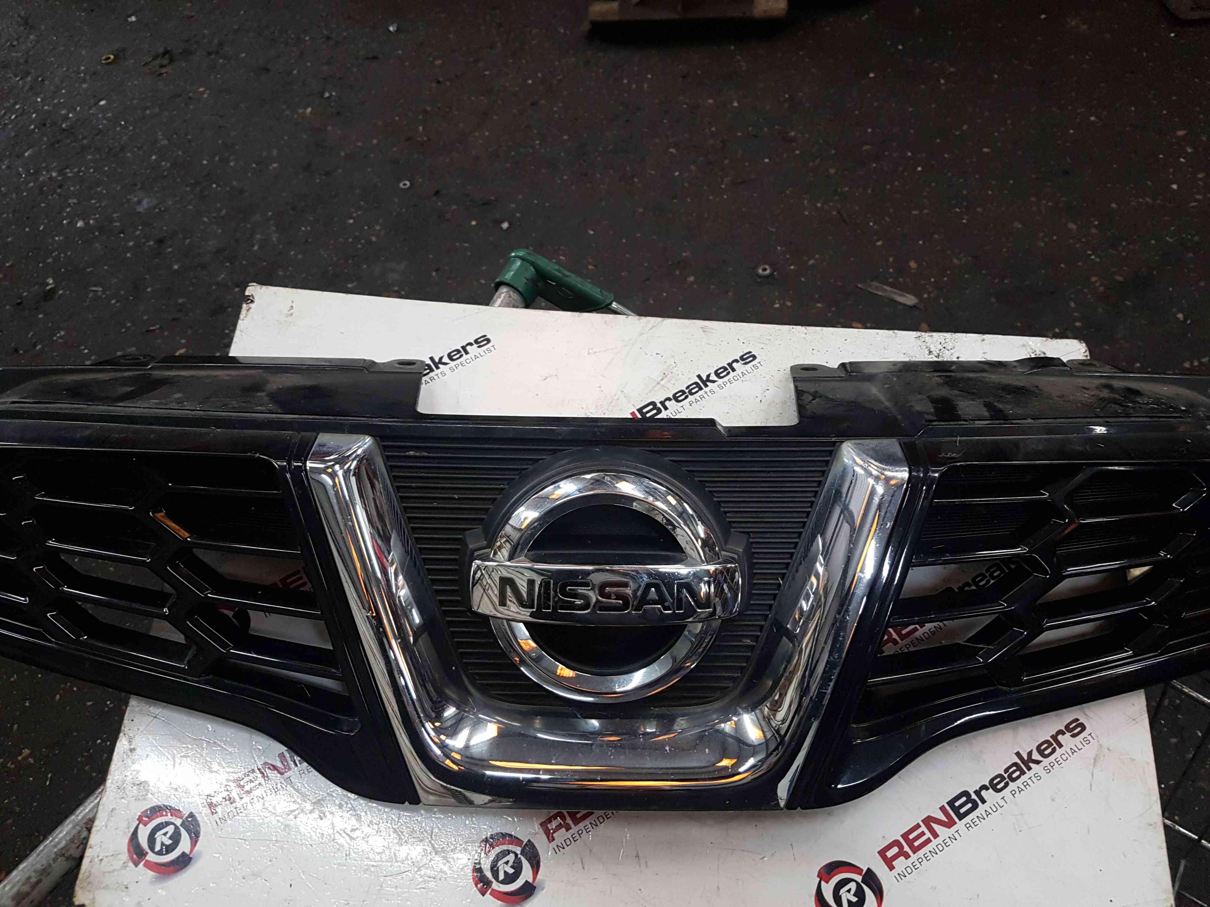 Thumb 6 Nissan Qashqai 2006-2013 Front Bumper Grill 62310Br00a