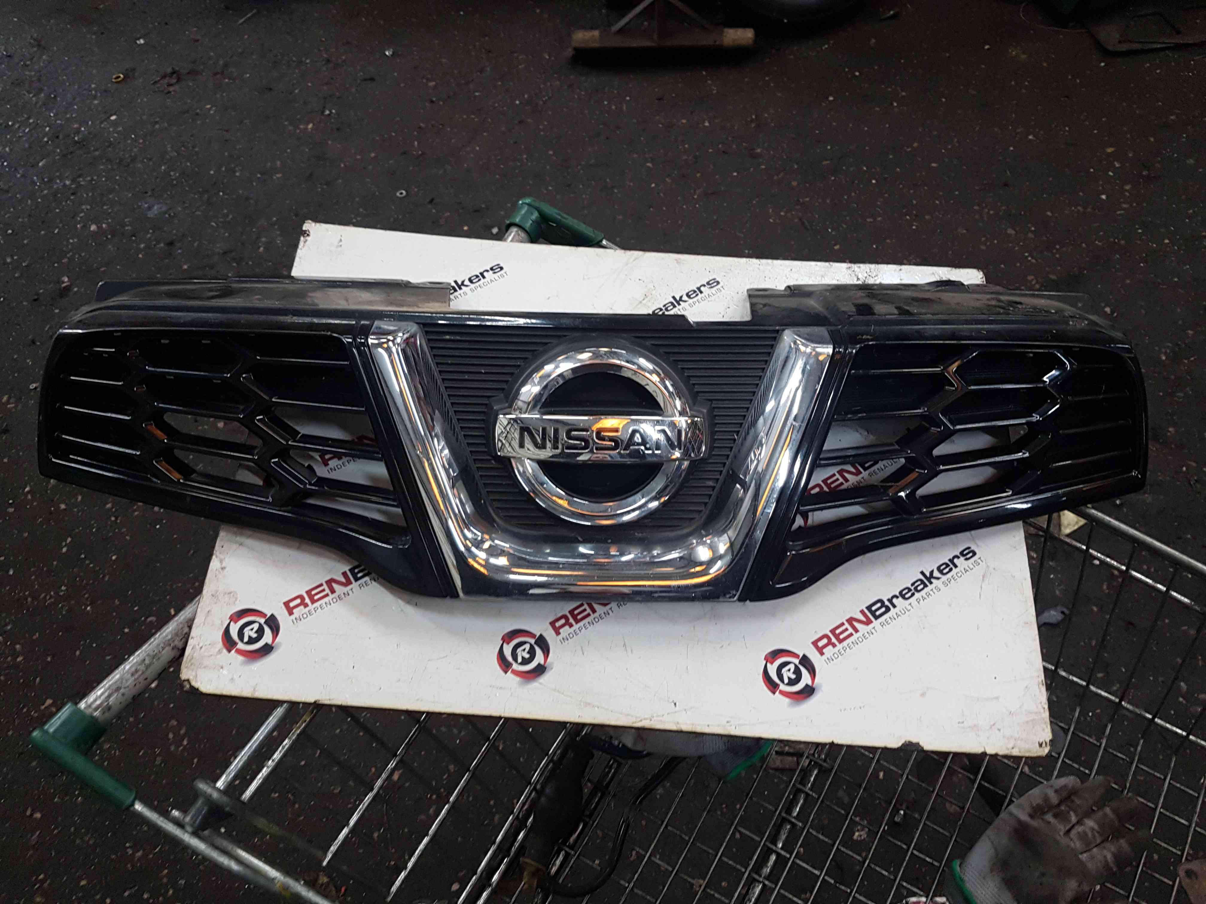 Thumb 7 Nissan Qashqai 2006-2013 Front Bumper Grill 62310Br00a