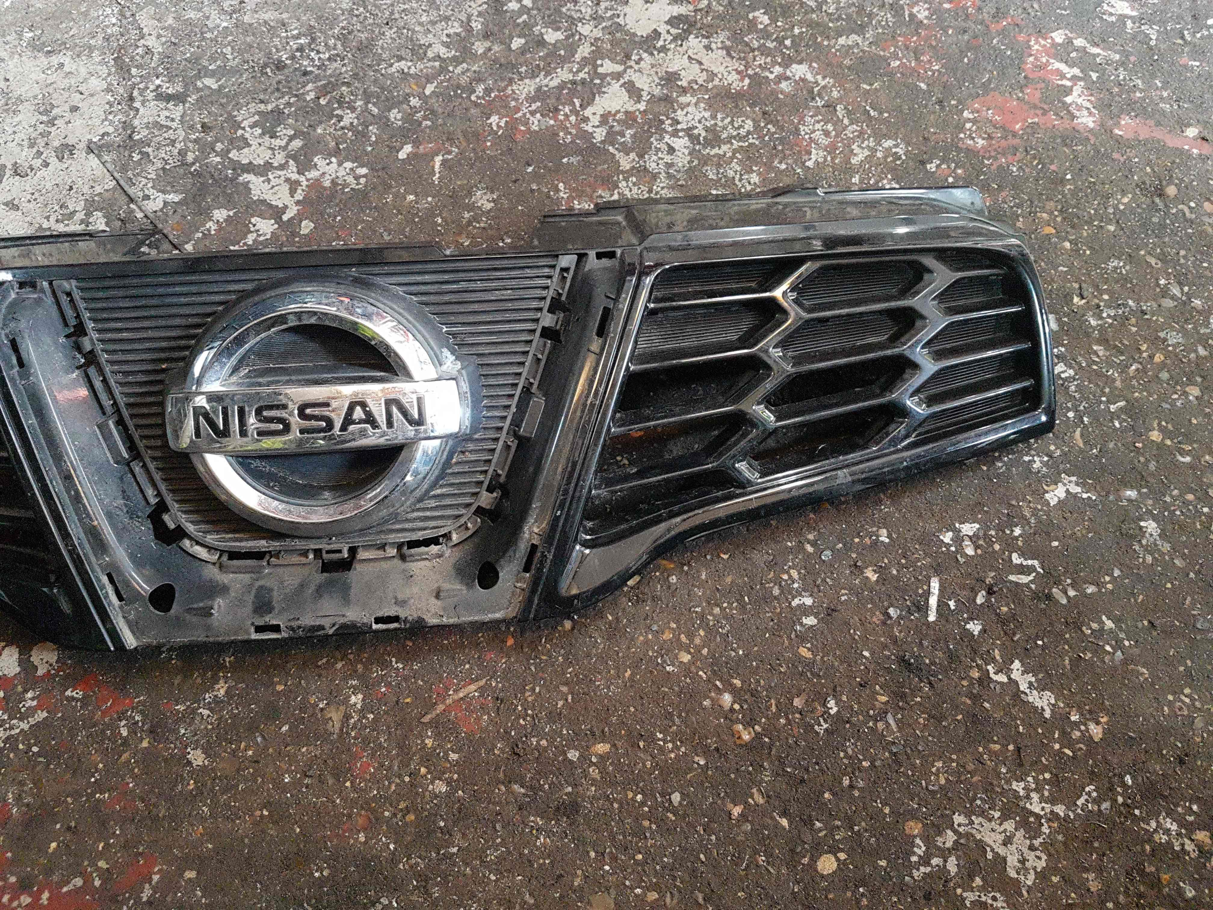 Thumb 4 Nissan Qashqai 2006-2013 Front Bumper Grill 62310Br00a