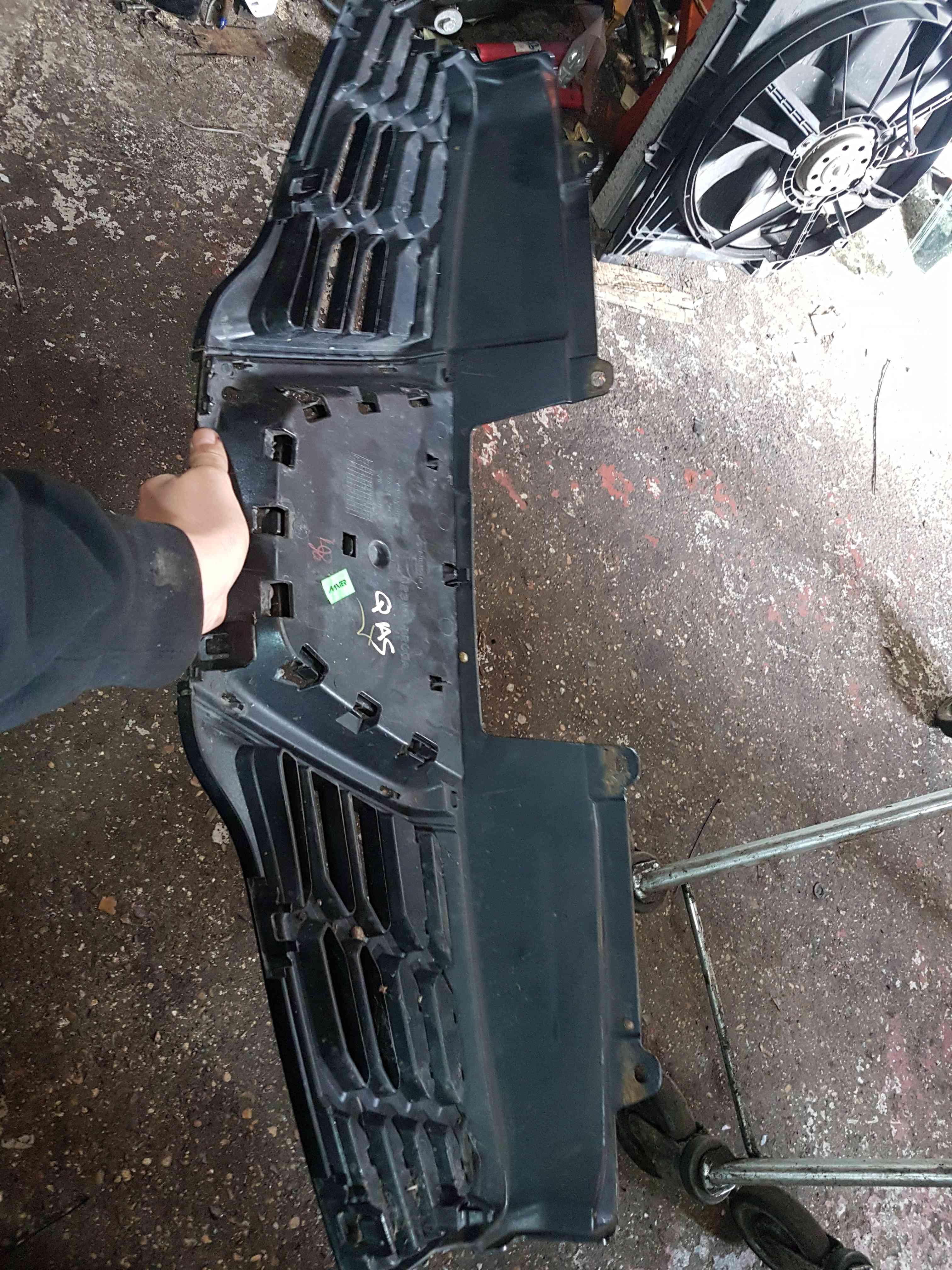 Thumb 6 Nissan Qashqai 2006-2013 Front Bumper Grill 62310Br00a