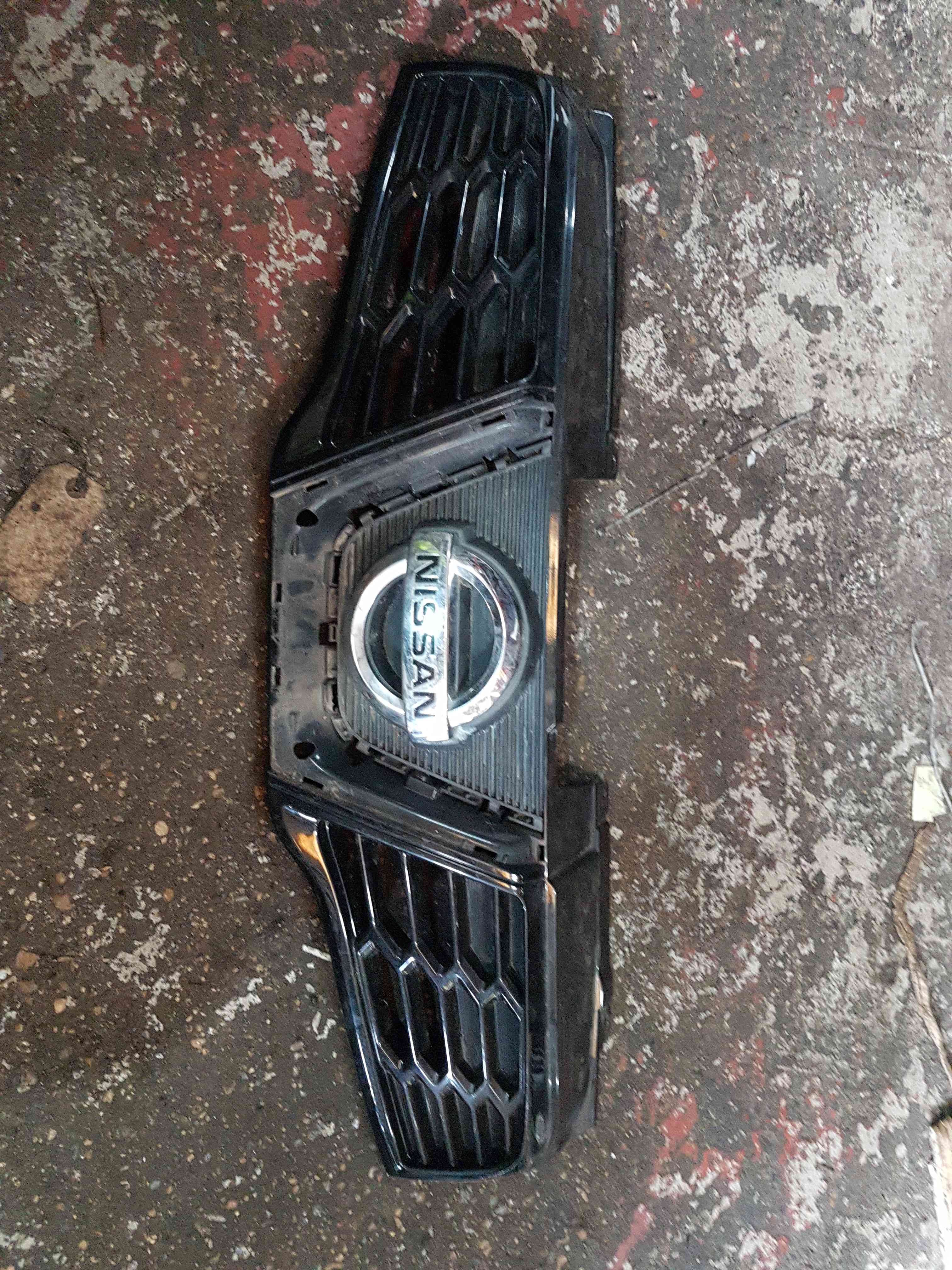 Thumb 7 Nissan Qashqai 2006-2013 Front Bumper Grill 62310Br00a