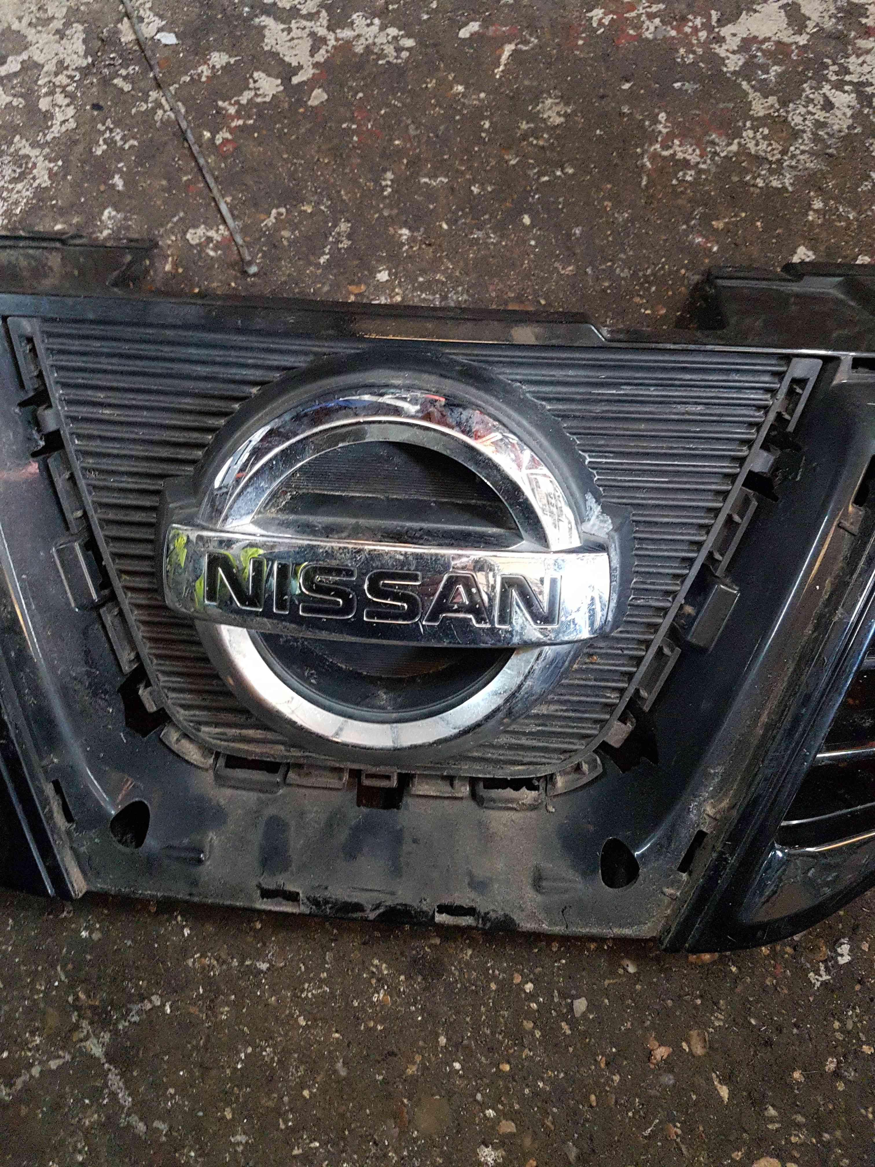 Thumb 8 Nissan Qashqai 2006-2013 Front Bumper Grill 62310Br00a
