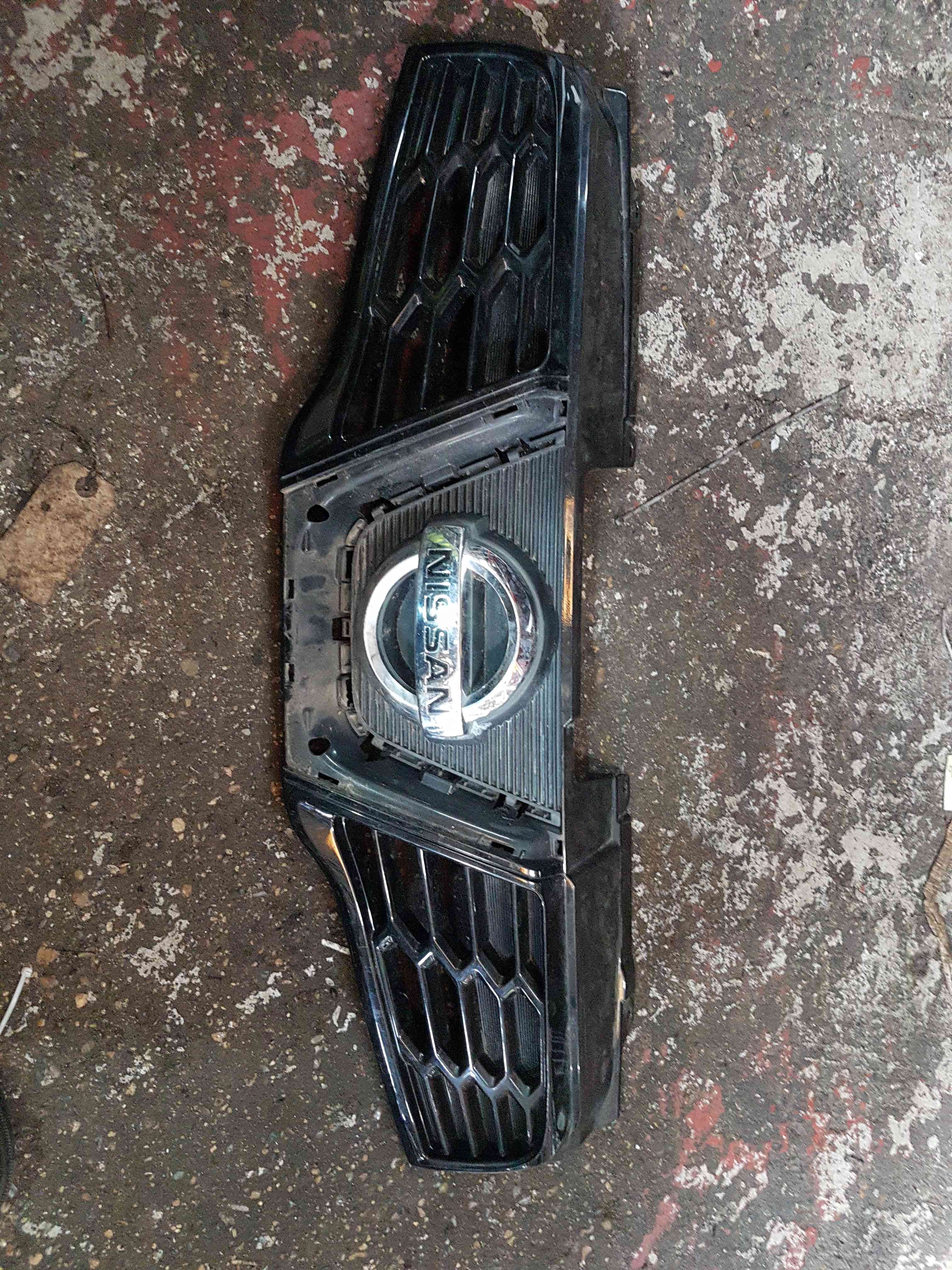 Thumb 9 Nissan Qashqai 2006-2013 Front Bumper Grill 62310Br00a
