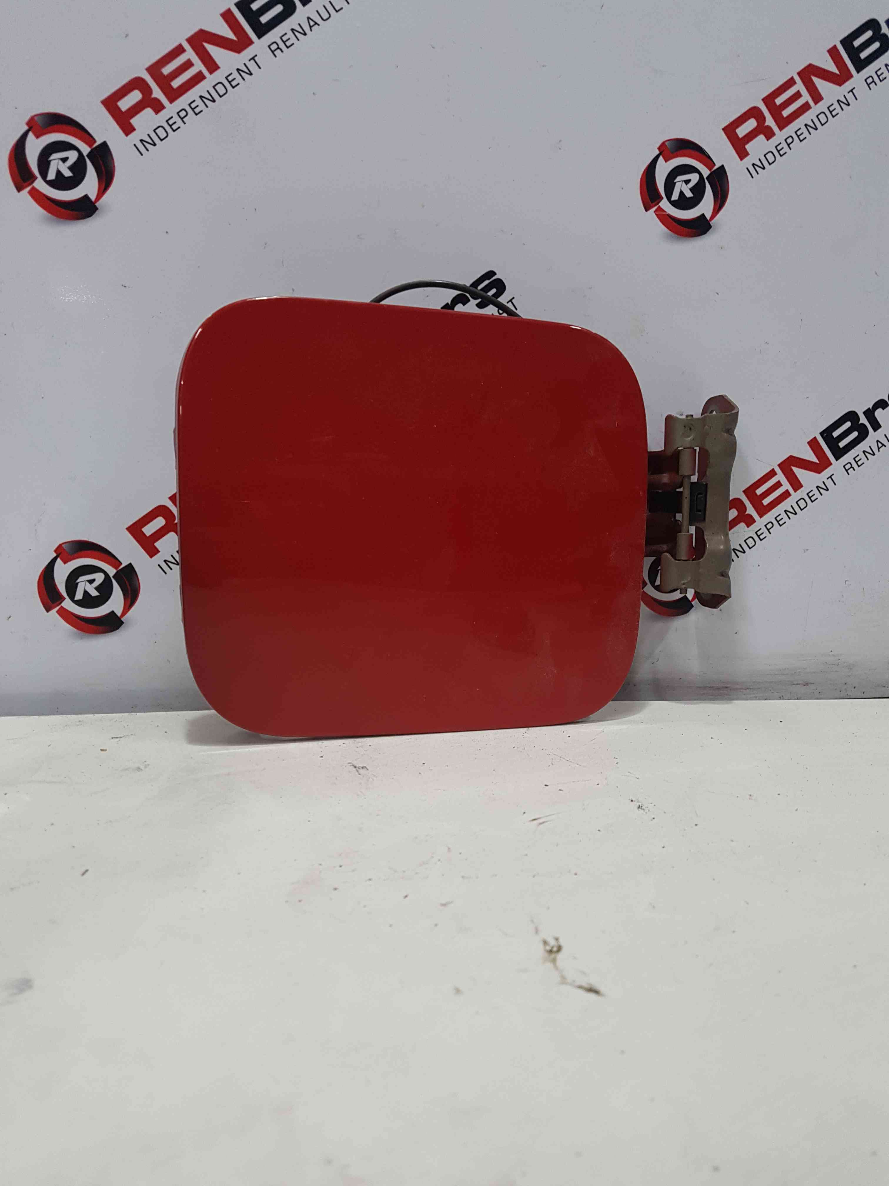 Thumb 3 Nissan Qashqai 2006-2013 Fuel Flap Hinge + CAP Red Z10