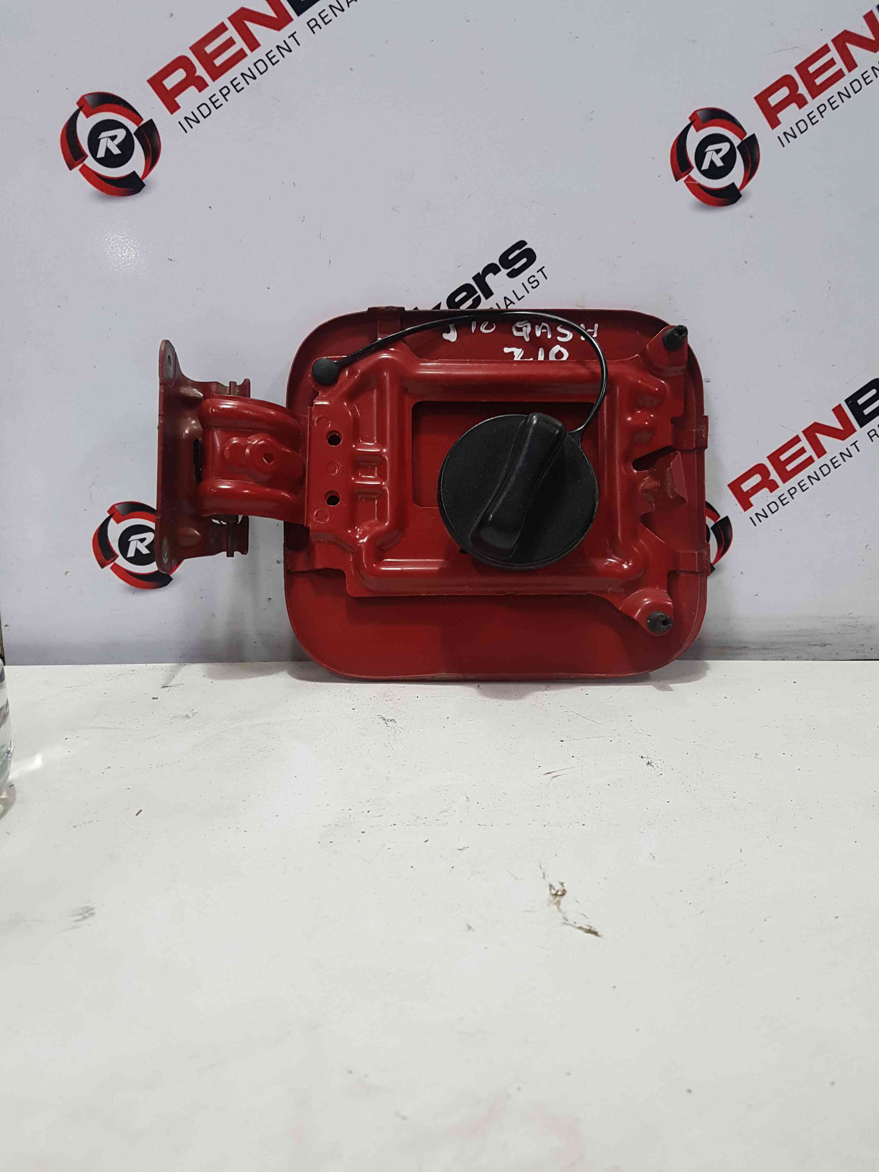 Thumb 5 Nissan Qashqai 2006-2013 Fuel Flap Hinge + CAP Red Z10