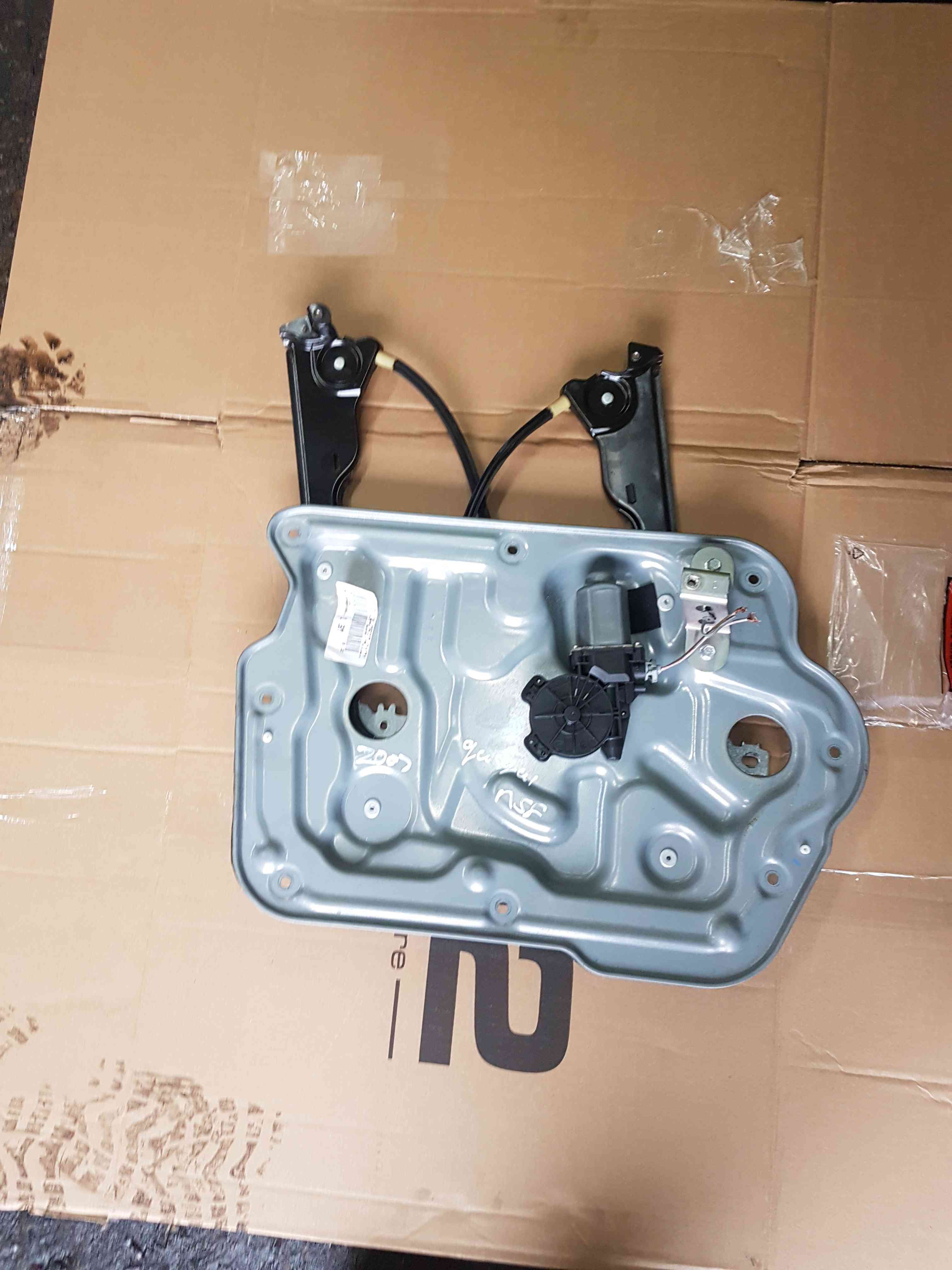 Thumb 2 Nissan Qashqai 2006-2013 NSF Window Motor Regulator 2pin