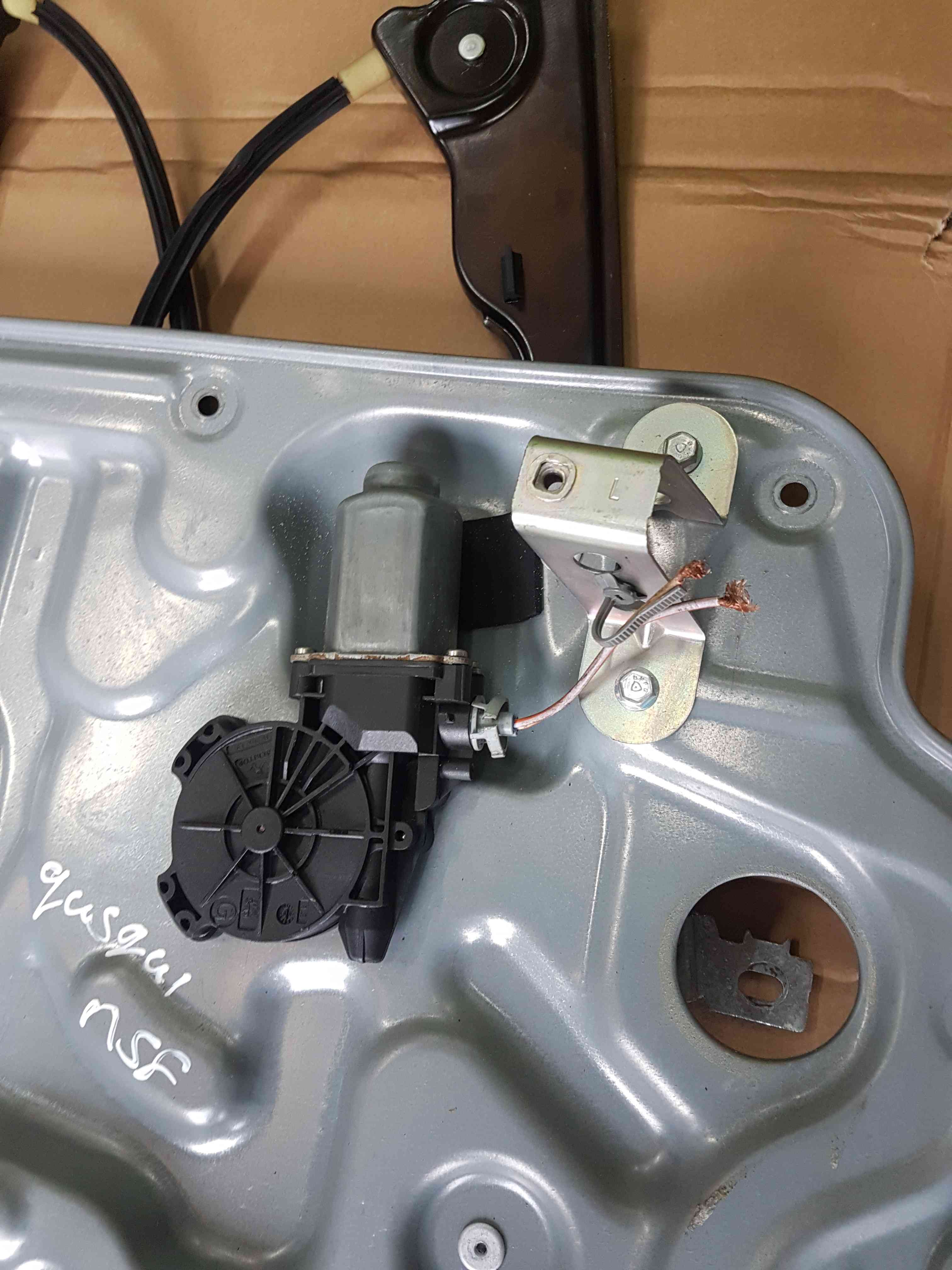 Thumb 3 Nissan Qashqai 2006-2013 NSF Window Motor Regulator 2pin