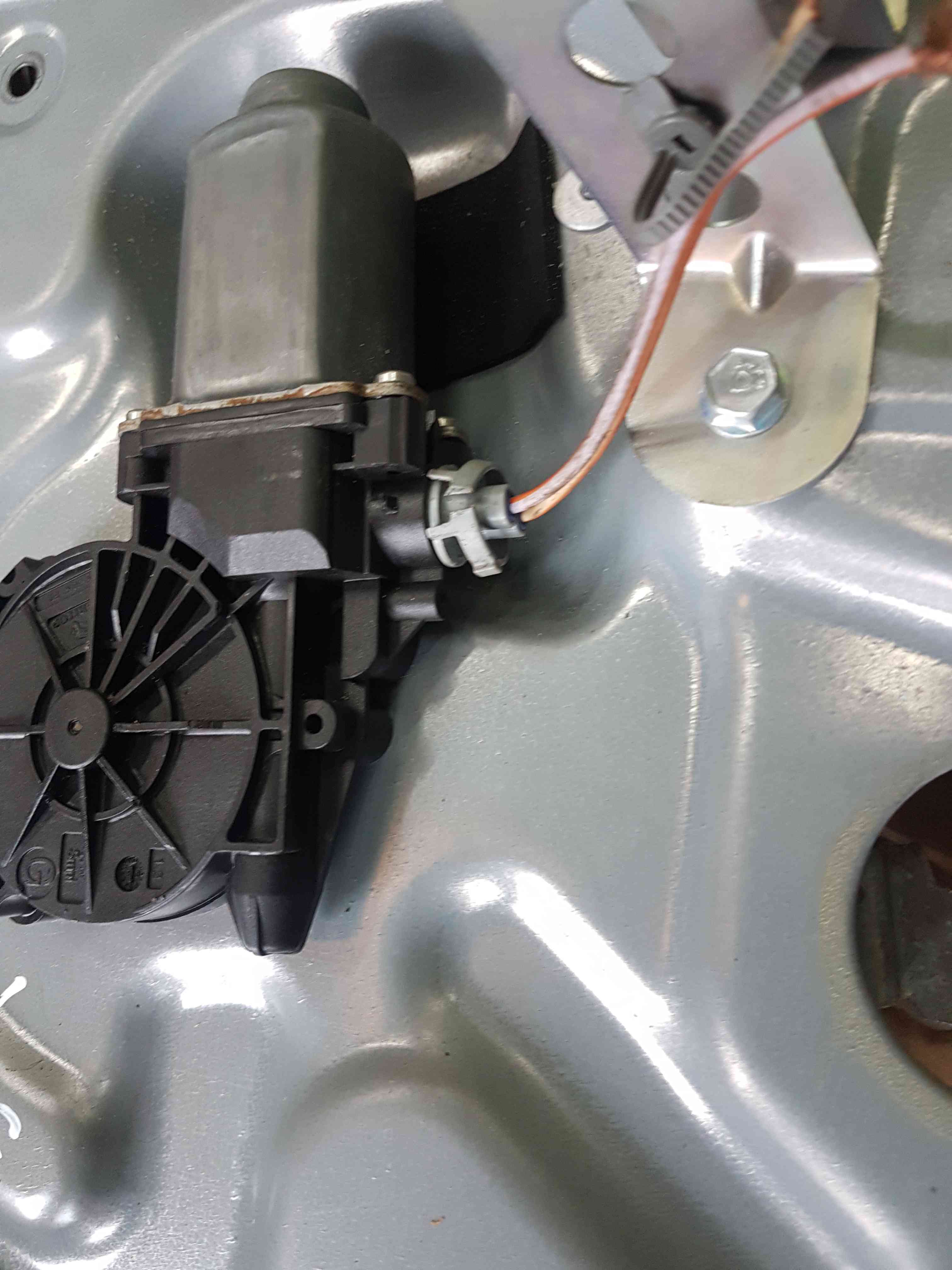 Thumb 5 Nissan Qashqai 2006-2013 NSF Window Motor Regulator 2pin