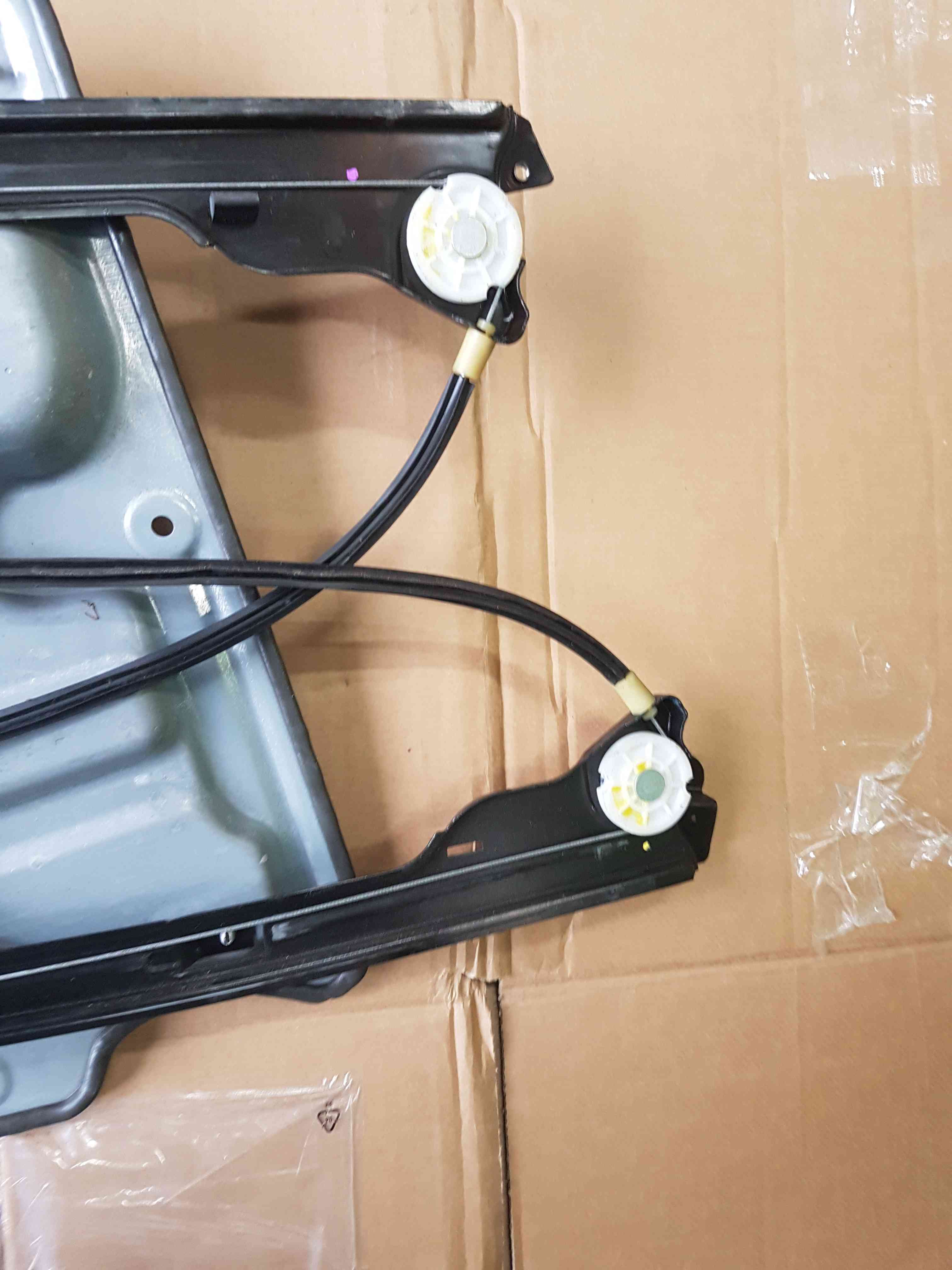 Thumb 8 Nissan Qashqai 2006-2013 NSF Window Motor Regulator 2pin